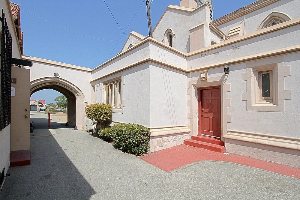 HF COURTYARD ARCH 2