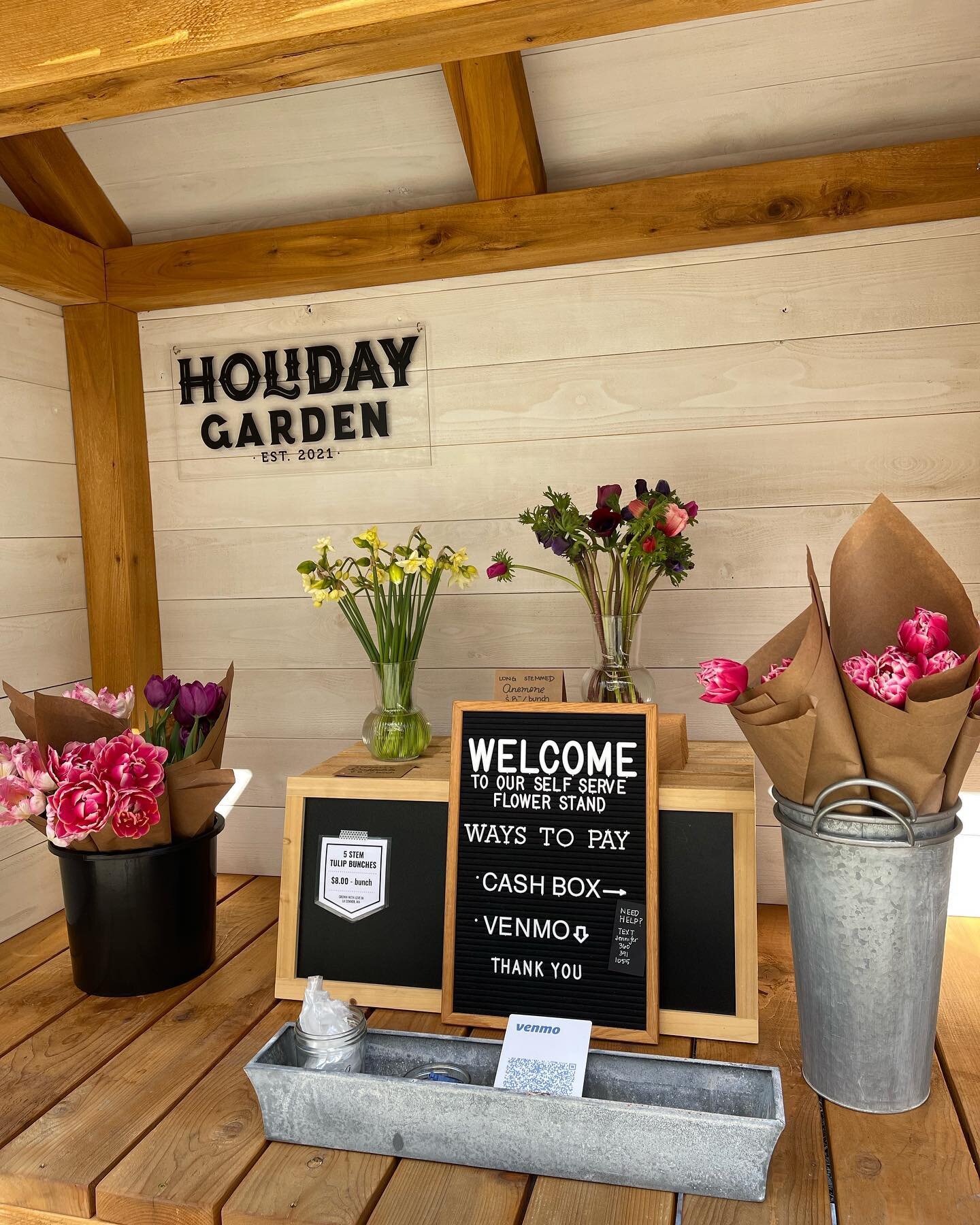 Hello sunshine and&hellip;

Happy Flower Farm Stand Friday!

🌷 We will have the Flower Stand open today (Friday) from 7am-7pm. 

🌷 We have specialty tulip bunches available today- big fluffy peony style tulips and parrot tulips, too! Celebrate the 