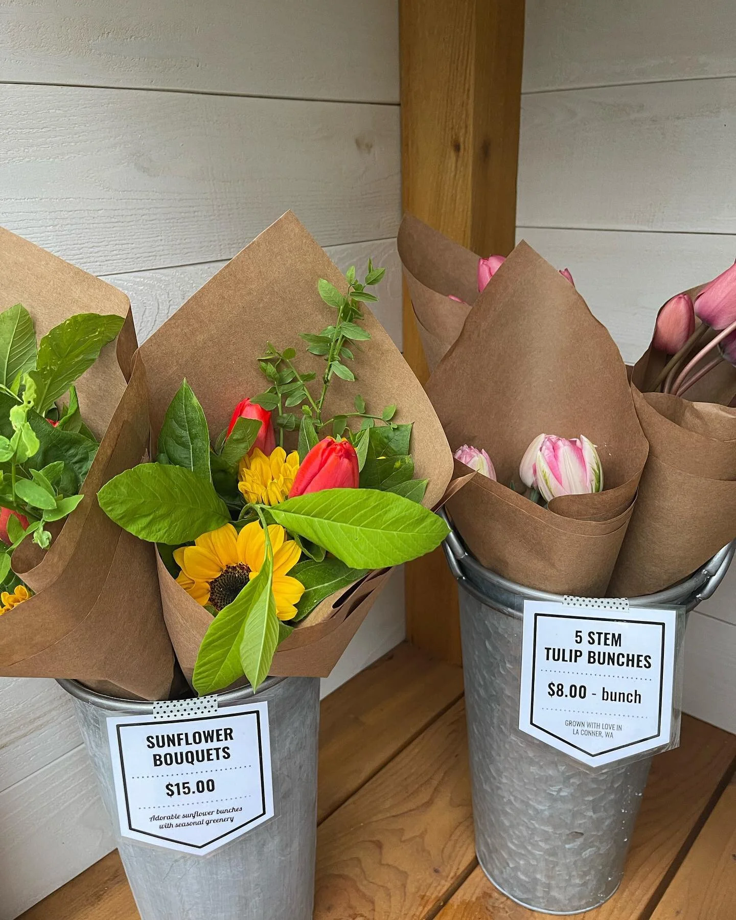Add some sunshine to your weekend with flowers. SUN-flowers! 

We are thrilled to have the first of the season sunflowers available today at the flower stand.

🌻We will have the Flower Stand open today (Friday) from 7am-7pm. 

🌻Today at the farm st