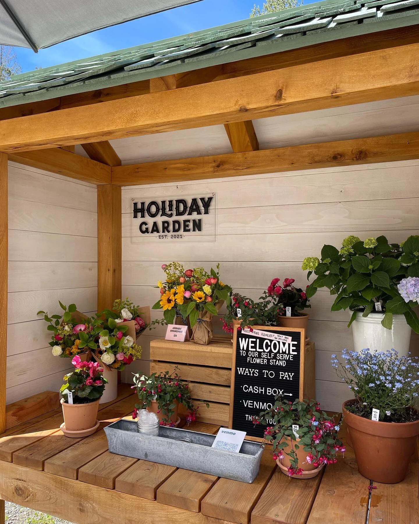 Need flowers for Mother&rsquo;s Day in La Conner? Anacortes? We have gorgeous bouquets available all weekend long May 12, 13 and 14.

🌻Our Flower Farm Stand is open this Friday-Sunday from 7am-7pm. 

🌻Bouquets include:
-$25 Wrapped bouquets of sunf