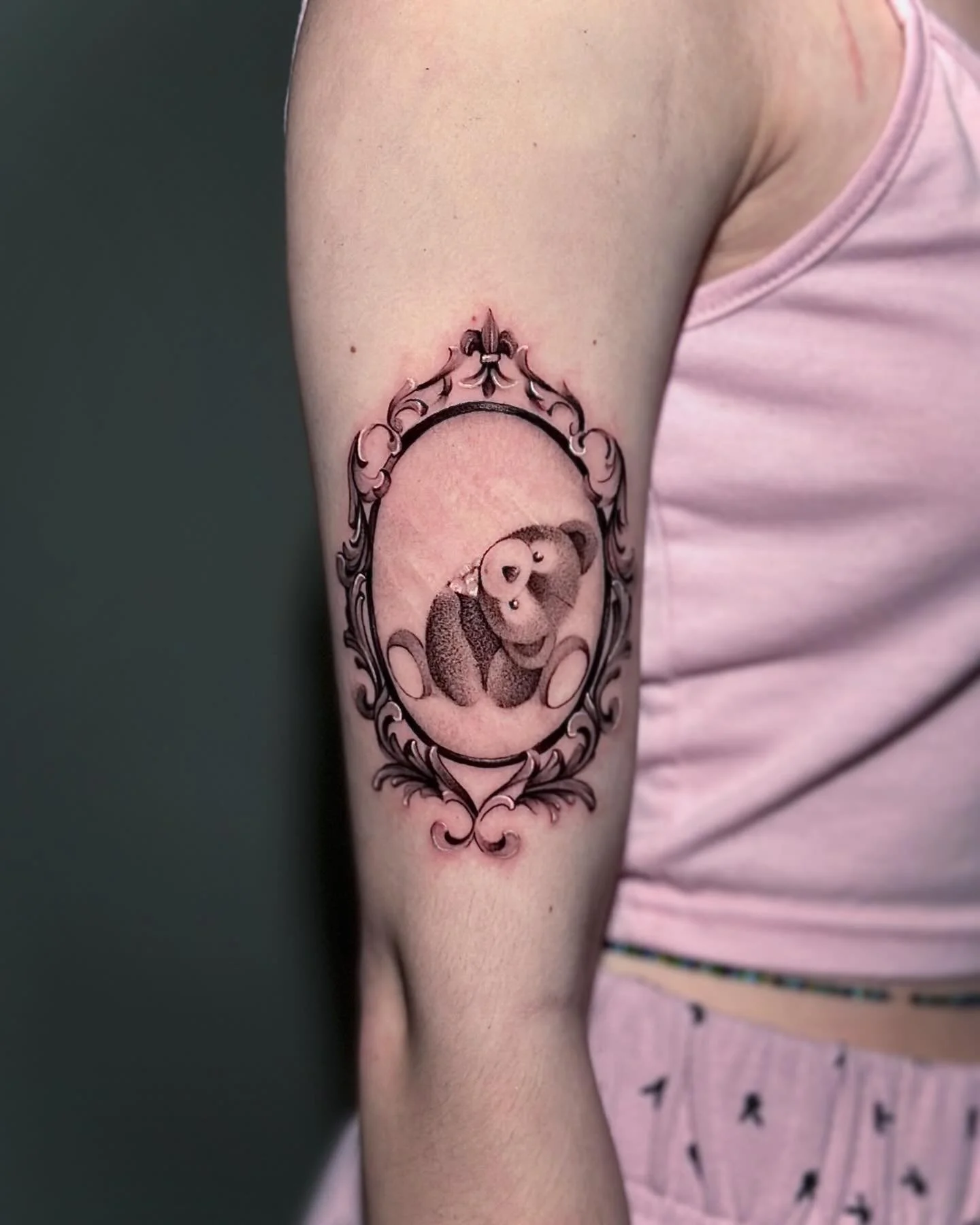 -🪞🧸-
-
-
-
-
-
-
-
-
-
#tattoo #artwork #ink #tattoos #inked #tattooed #tattooartist #girlswithtattoos #tattooart #piercing #tattoolife #inkedgirls #blackwork #bodyart #tattooedgirls #tattoodesign #tattooist #inkedup #tatuagem #tattooing #instatatt