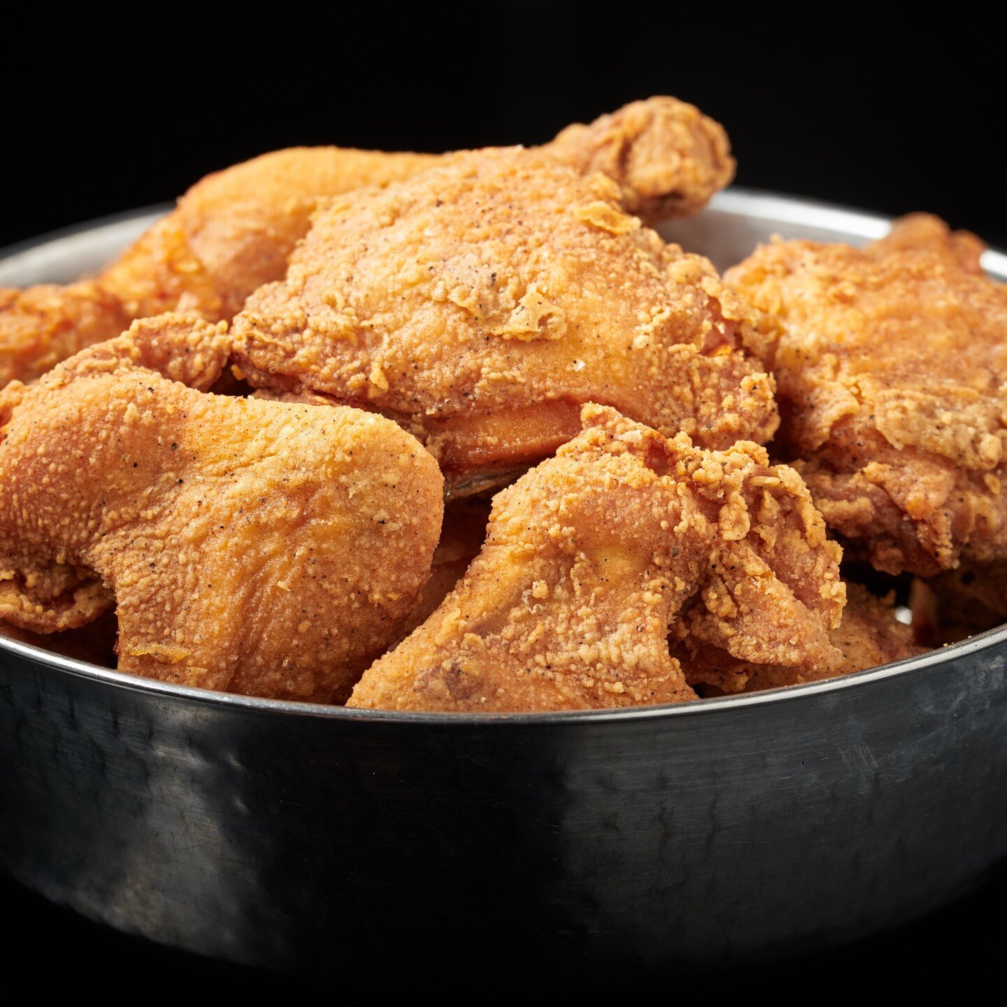 What could be better than a Monday Southern Fried Chicken Bucket 
and Happy Hour from 4PM - 6PM 

Time is clicking away order NOW! 

#friedchicken #bestfriedchickenintown #itsanapathing