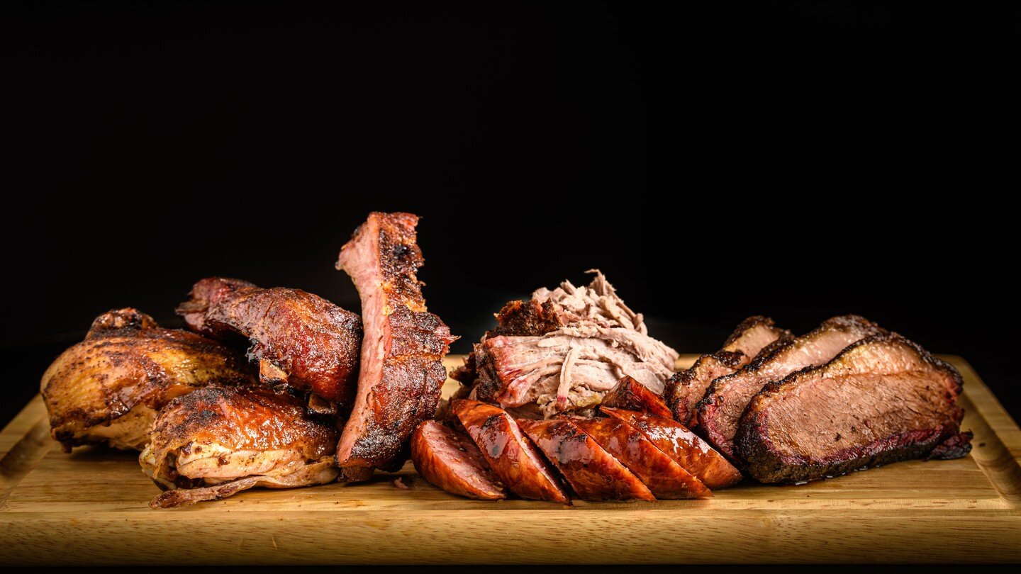 The weekend needs this:

Taste of The Q 
all your favorites, pulled pork, brisket, baby back ribs, bbq chicken and hot link sausage. 

#bestbarbecue #babybackribs #beefbrisket #bbq #itsanapavalleything