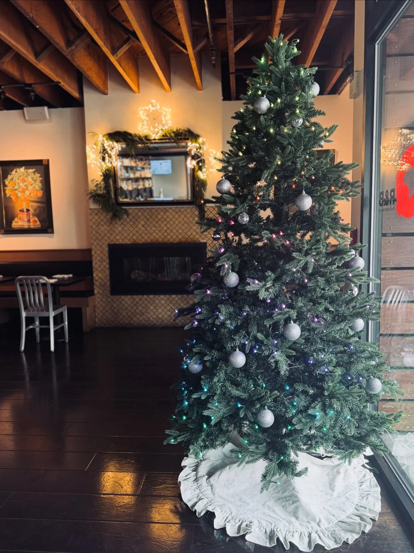 ✨ Holiday cheer looks good on us.

Host your Secret Santa, gather your crew, and celebrate the season at The Q.
Gift cards are available online &mdash; link in our bio for easy, last-minute gifting 🎁

https://order.toasttab.com/egiftcards/the-q-rest