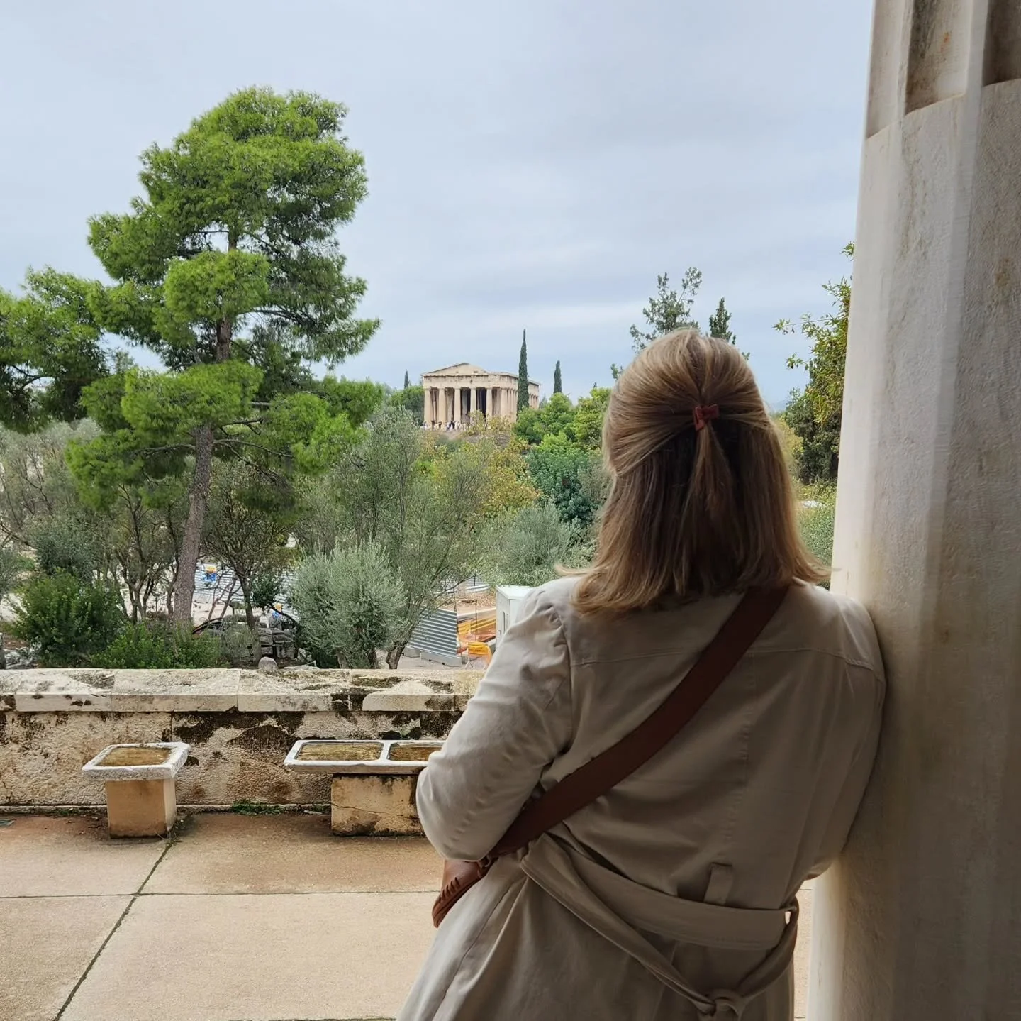 Where in the world is Holly right now? 🤔 🌎  Comment with your guess below! 
#gomamago #travelingmoms #momswhotravel #whereintheworld #momgetaway #momlife #selfcareformoms #kidfreetrip