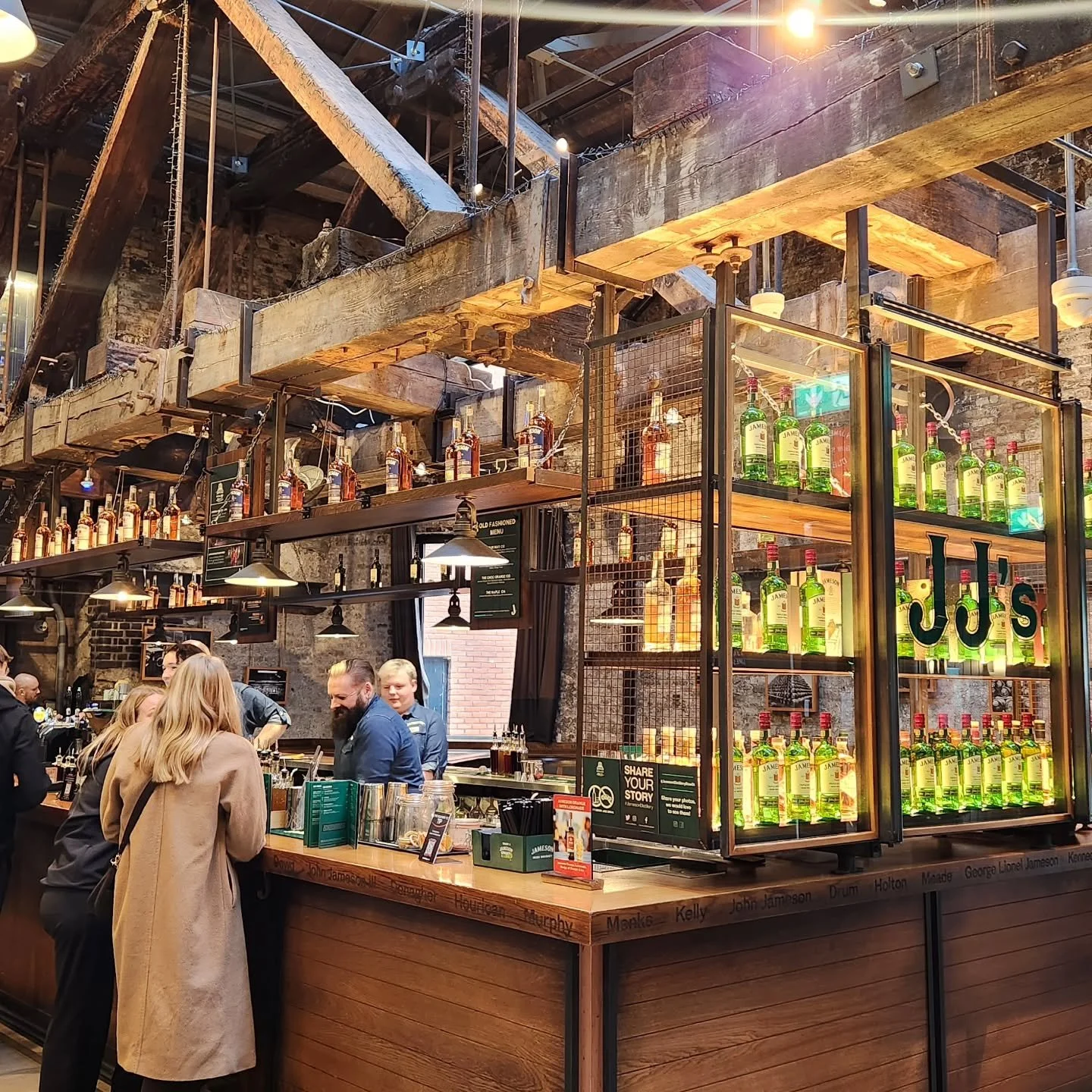Dublin Mommymoon - Day 1 Photo Recap! ☘️ 

We all arrived in Dublin safe and sound! We checked into @thegreendublin and hit the ground running. 

First, the @jamesonwhiskey Distillery at Bow Street, with a beautifully choreographed lesson on Irish wh