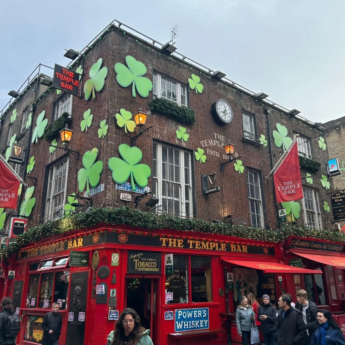 Happy St. Patrick's Day! ☘️🇮🇪🍺 Here's are some shots from our Dublin moms-only small-group getaway to show off the beauty of spring in Ireland. 

Now, go have a proper craic, lads! 🍻 

#stpatricksday #irelandtravel #momtrip #momsonly #momswhotrav