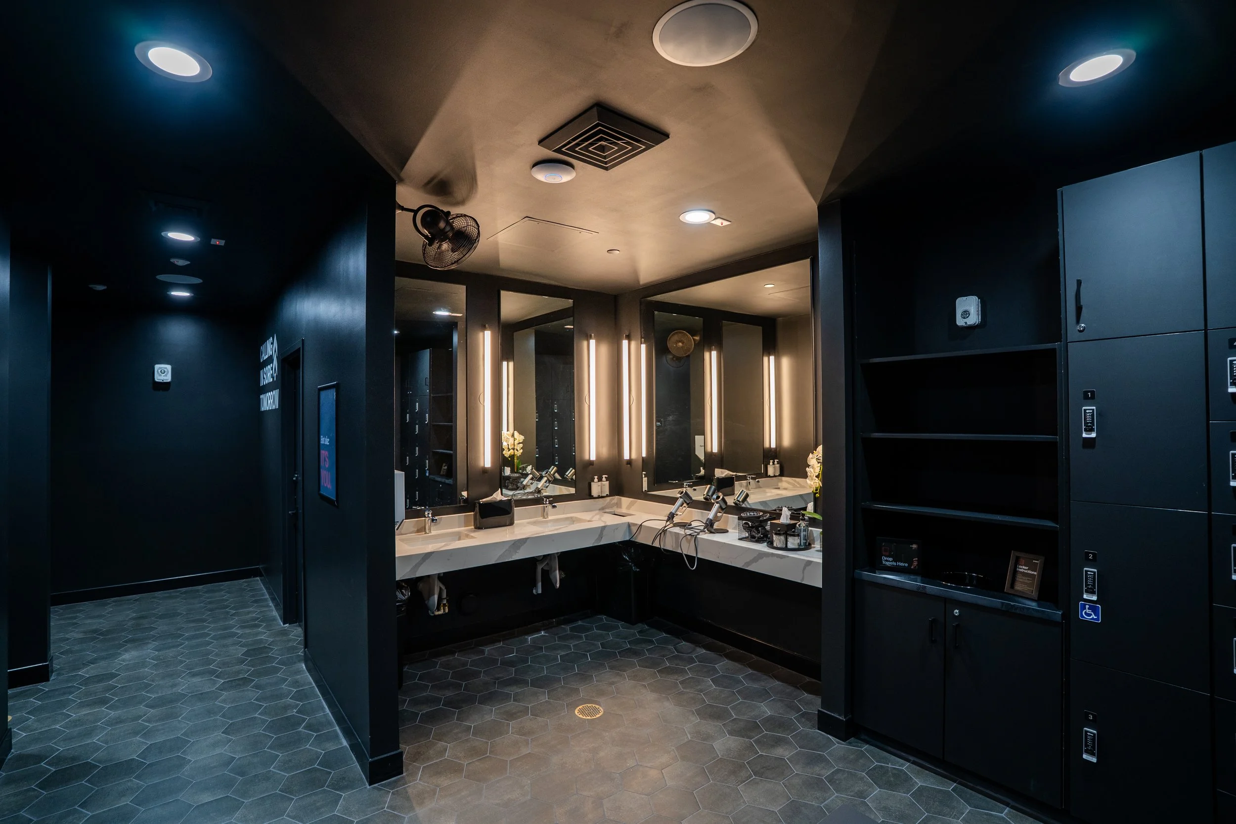 Barry's Boca Raton - Locker Room 