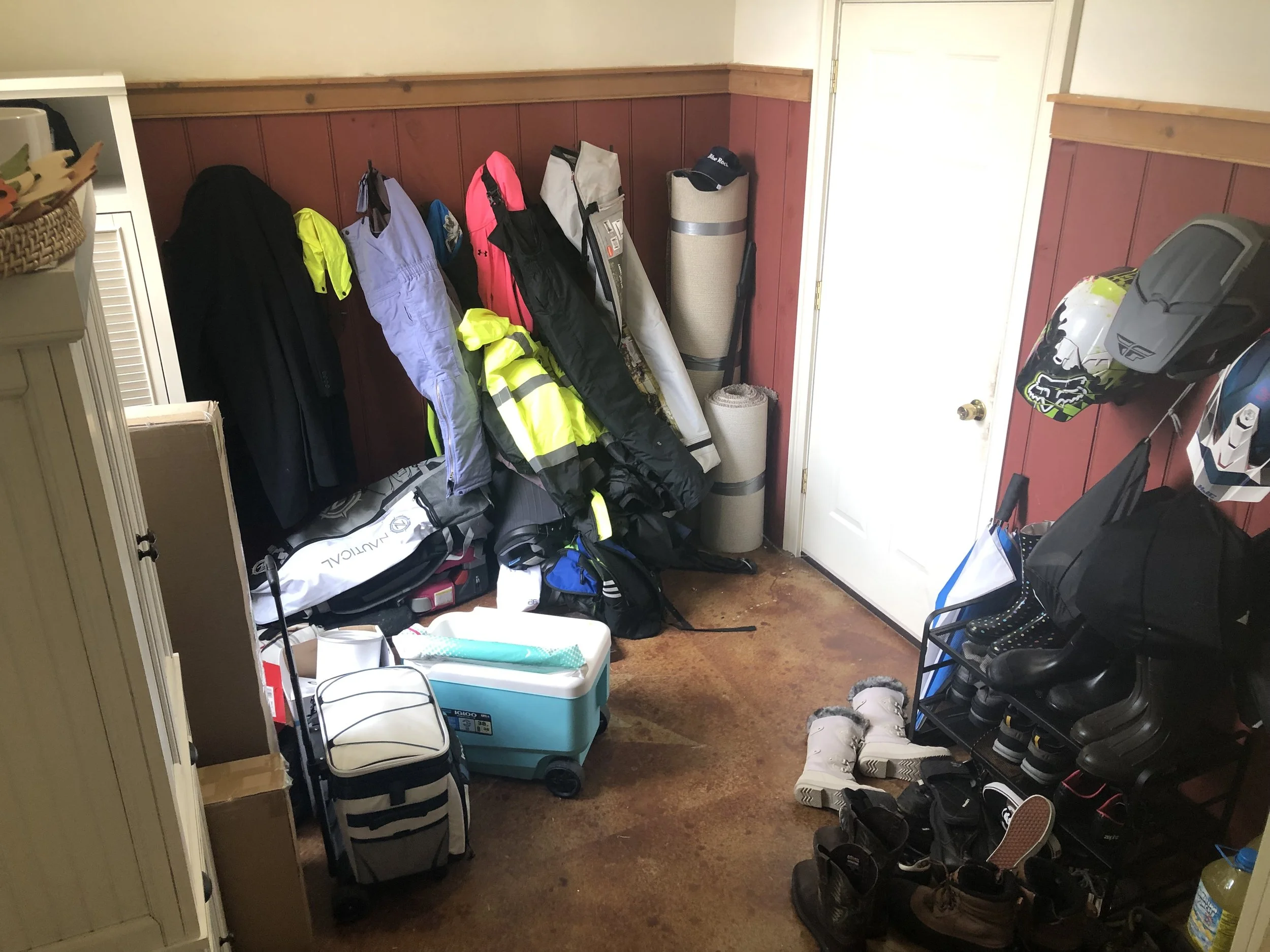 AC_mudroom_before_01.jpeg