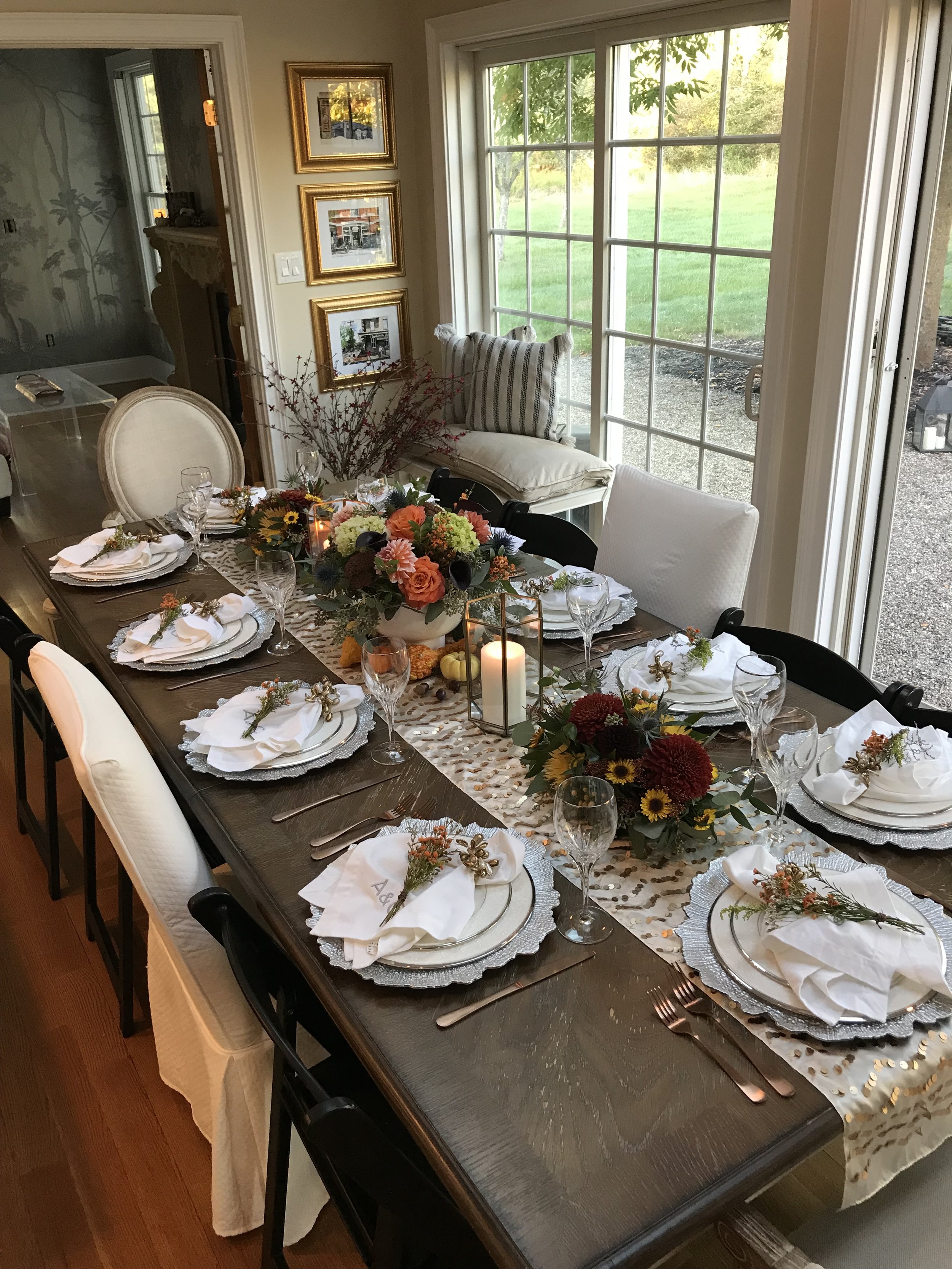 Finalized table with personal bouquets