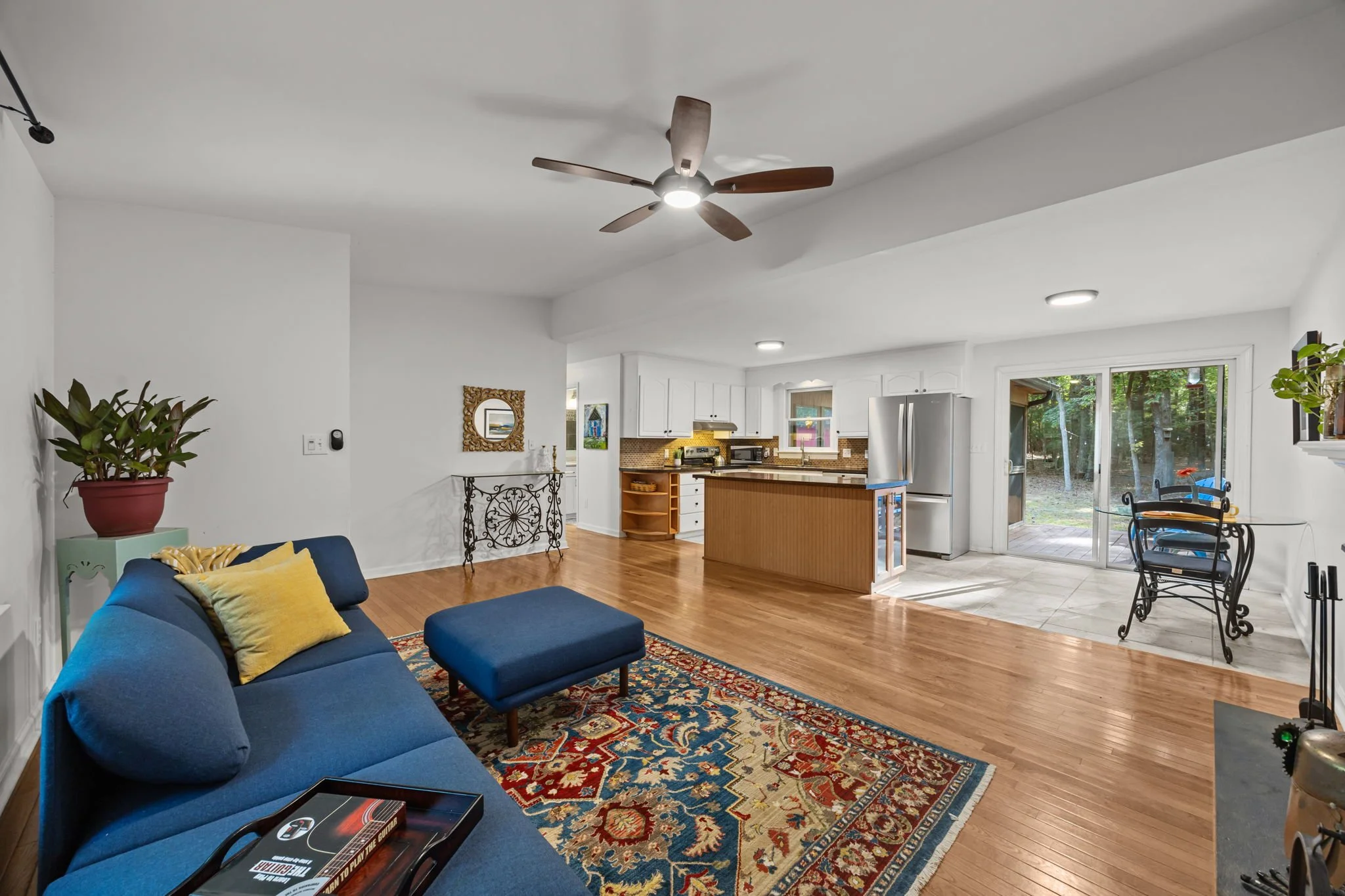 living/dining/kitchen open conept