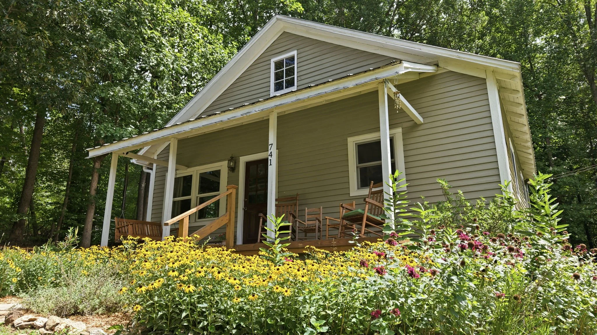 741 Latimer Street Perennial Garden