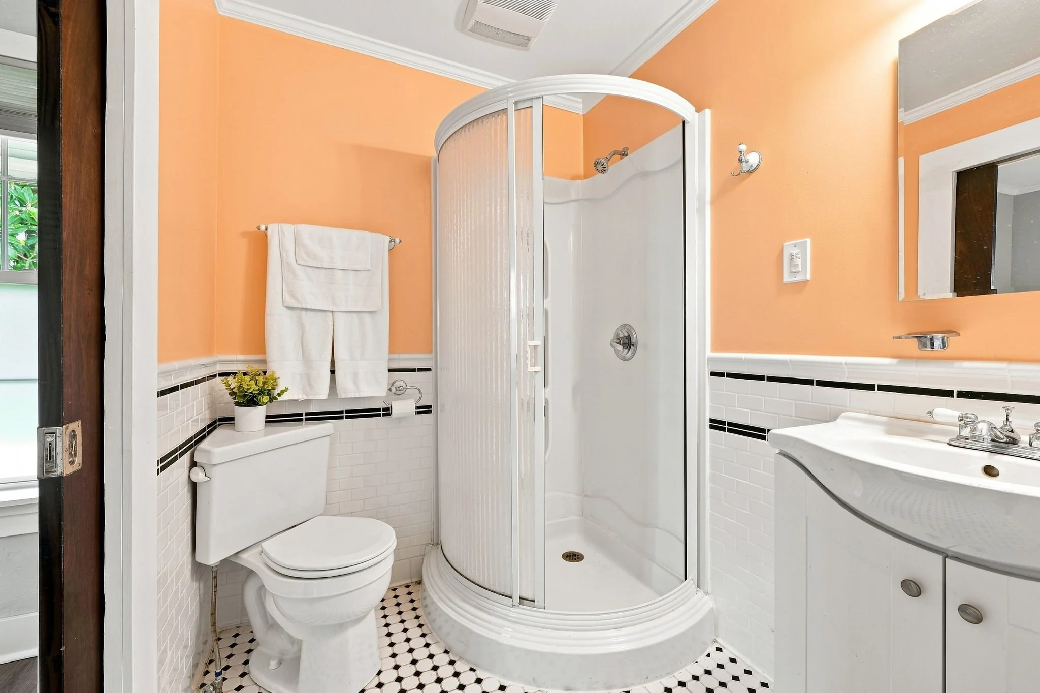 300 Jones Ave Hillsborough NC en suite