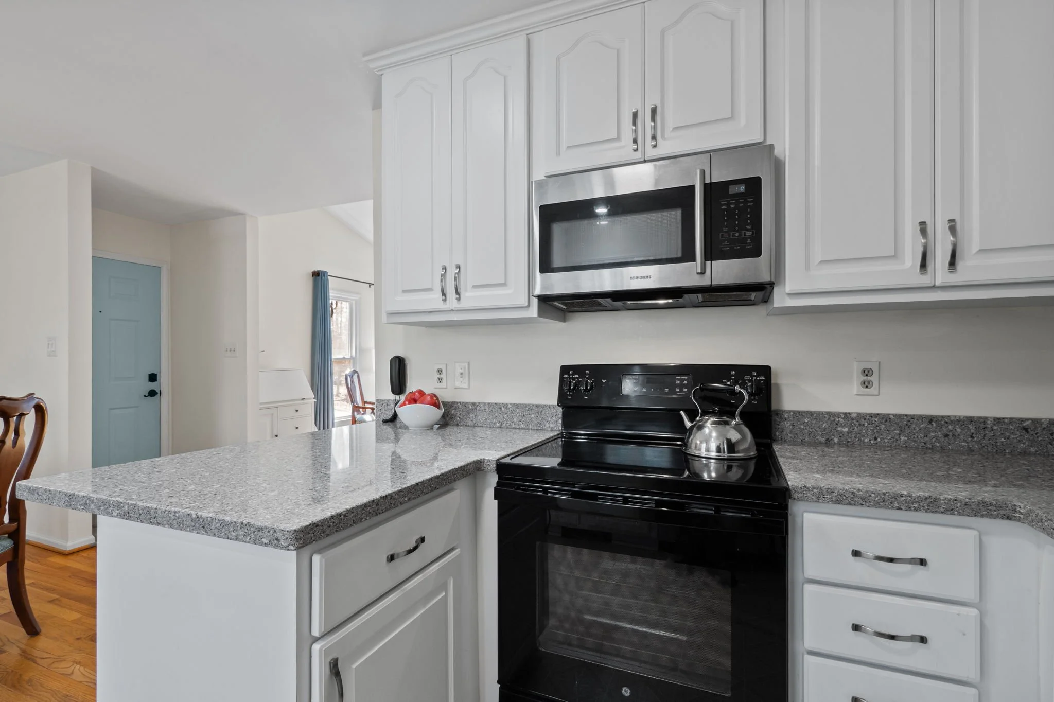 8814 Partridge Run Electric Oven.jpg