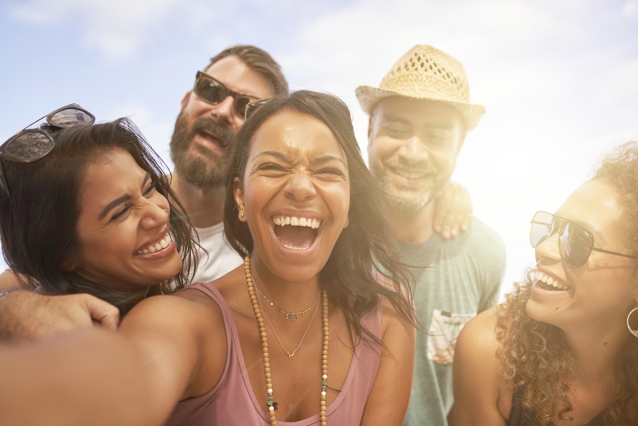 portfolio-portraits-friends-laughing-web.jpg