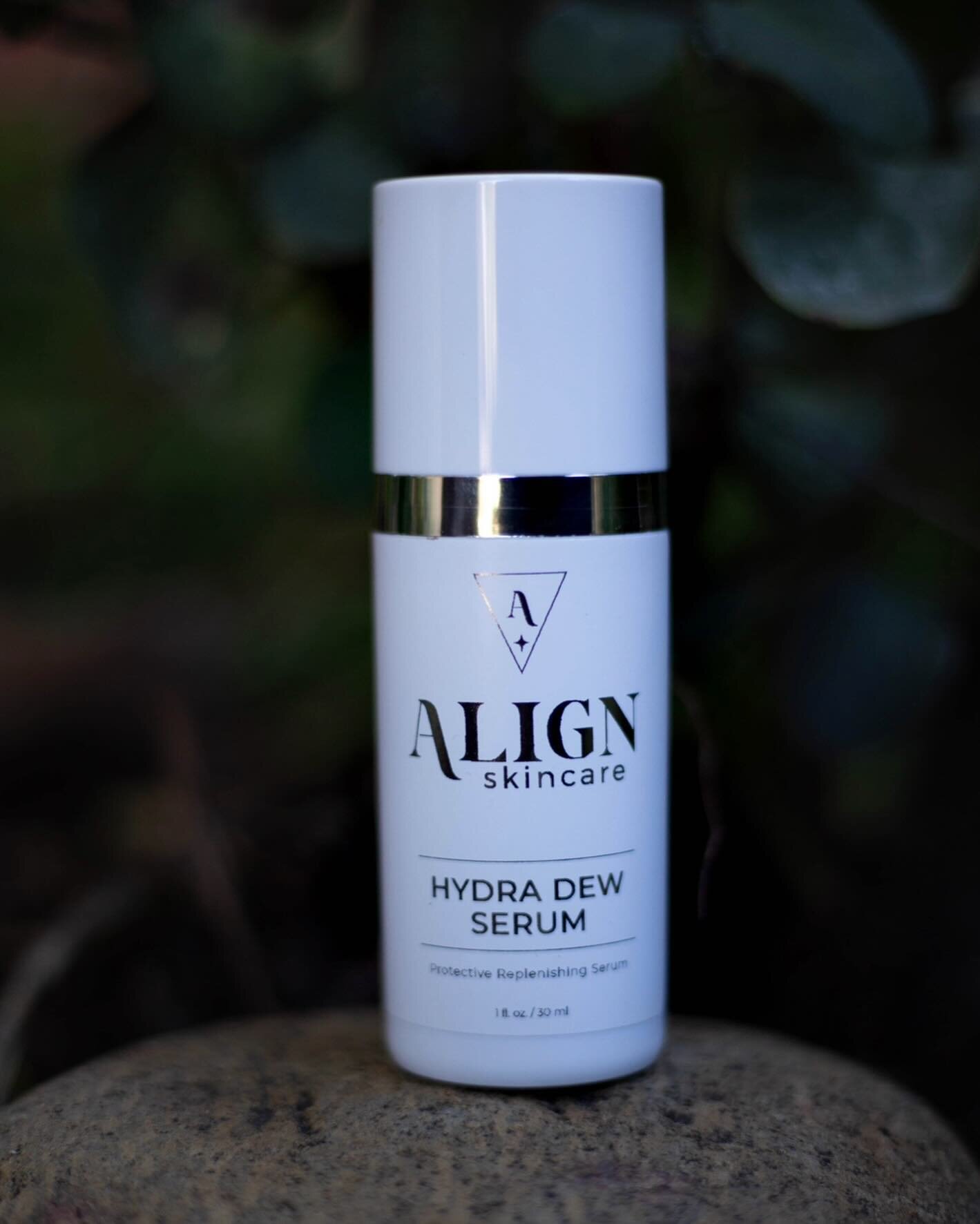 ✨GLOWY✨ SMOOTHER✨PLUMPER✨ SKIN! IS WHAT YOU&rsquo;LL GET WITH-
💦HYDRA DEW💧
Corrects dull rough skin, reduces visible signs of aging while providing antioxidants and moisturizing nutrients to BRIGHTEN and REJUVENATE your skin! 
🍄 This product conta