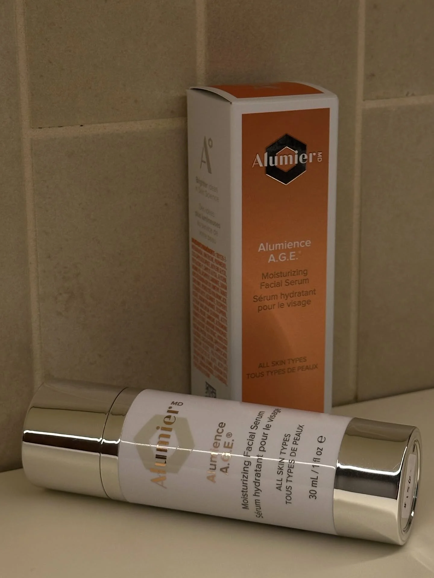 What if your sweet tooth was secretly breaking down your collagen?

When sugar molecules attach to collagen and elastin, it triggers glycation. A process that stiffens and weakens these essential proteins, leading to loss of firmness, elasticity, and