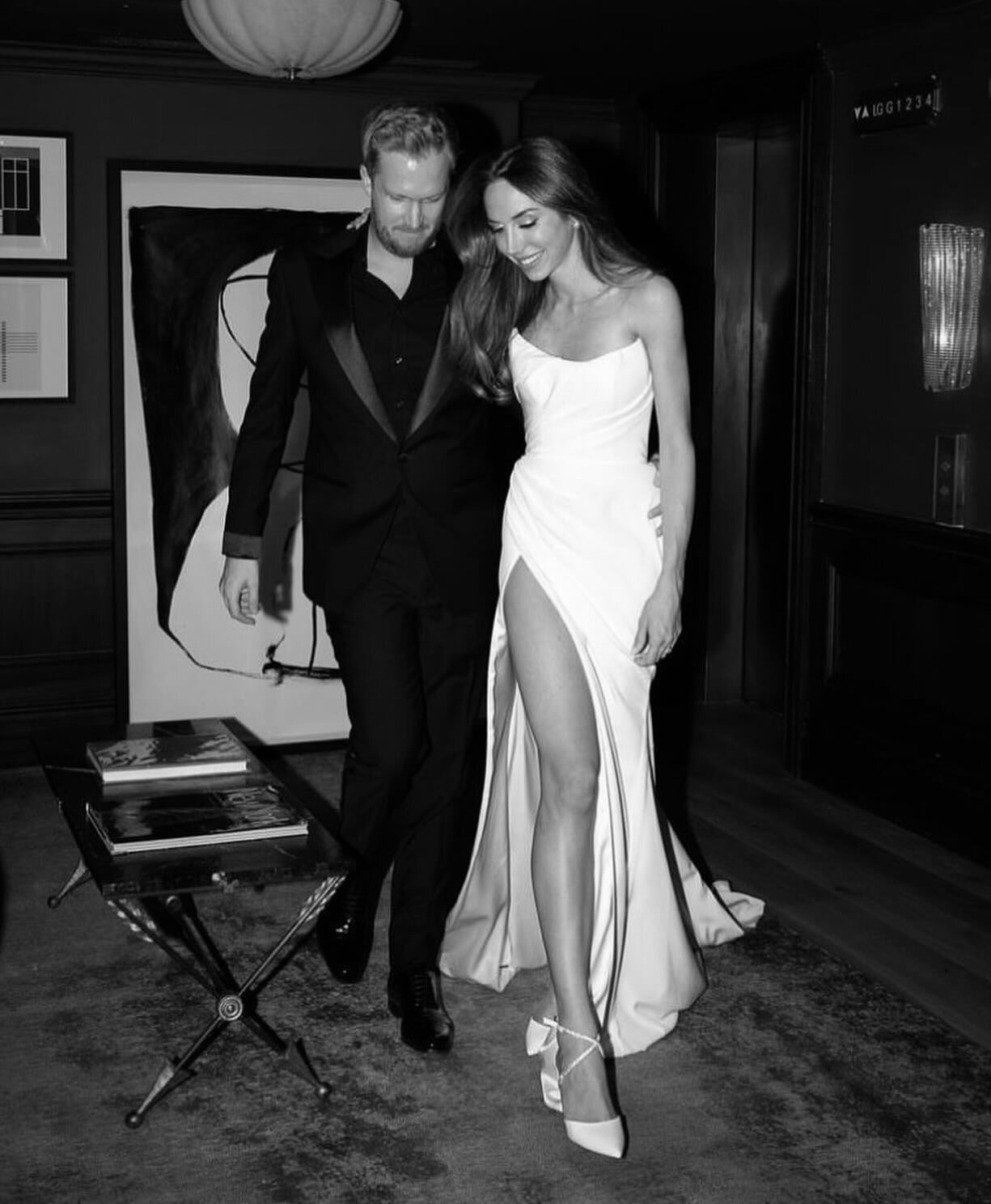 REAL BRIDE &mdash;&mdash; Sultry elegance with the @chosenbykyha Spencer gown on bride @izziecrads for her London wedding, styled with a custom pair of detachable sleeves. 

Available in our Queensland gallery, to try on and explore our full Chosen B