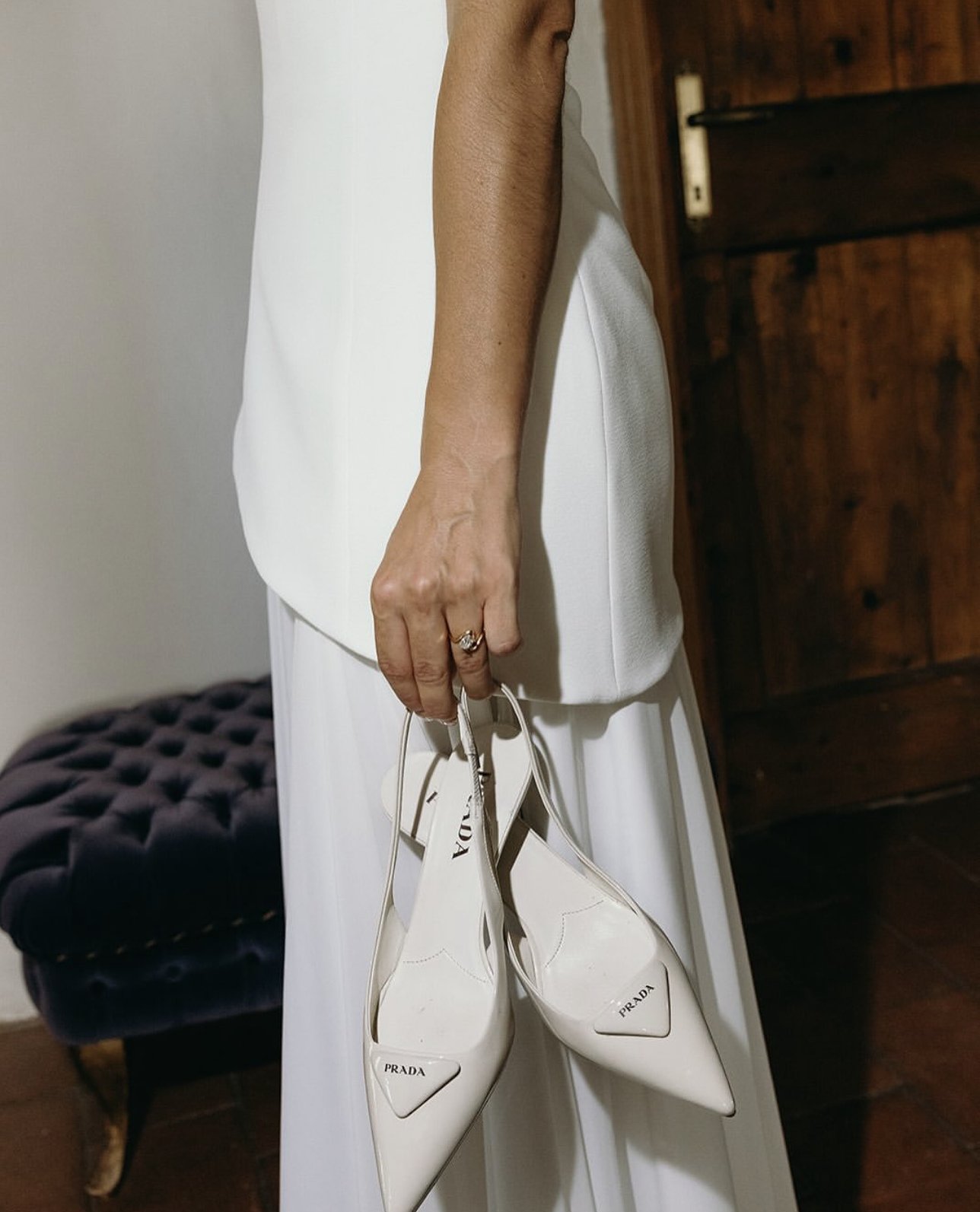 SPHERE BRIDE &mdash;&mdash; A Tuscan vision in minimalist elegance, @laurenpluker wears the Julie gown by @sophieetvoila &mdash; sculpted stretch crepe meets fluid chiffon in a silhouette that&rsquo;s all understated drama. With its tulip-like shape,