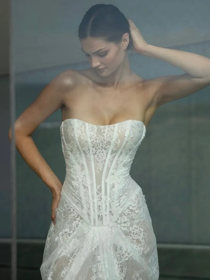 TRUNK SHOW &mdash; MARIANA HARDWICK &mdash; SATURDAY 30 MAY

@marianahardwick gowns speak to the visionary bride, the bride who has a unique style and seeks inspiration from contemporary global fashion landscape.

The latest Mariana Hardwick collecti