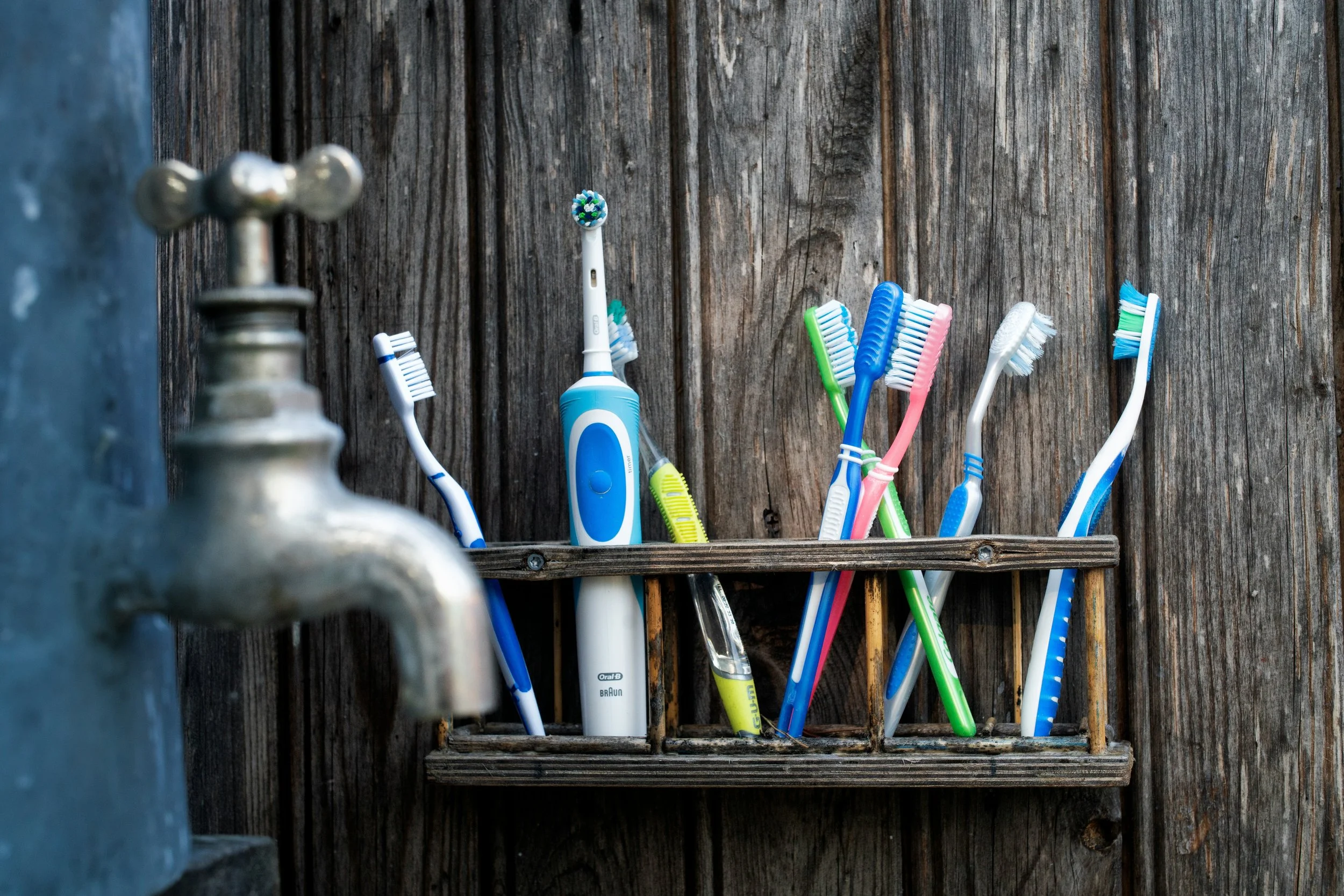 Electric Toothbrush vs Manual Toothbrush: Which Is Better for Your Teeth?