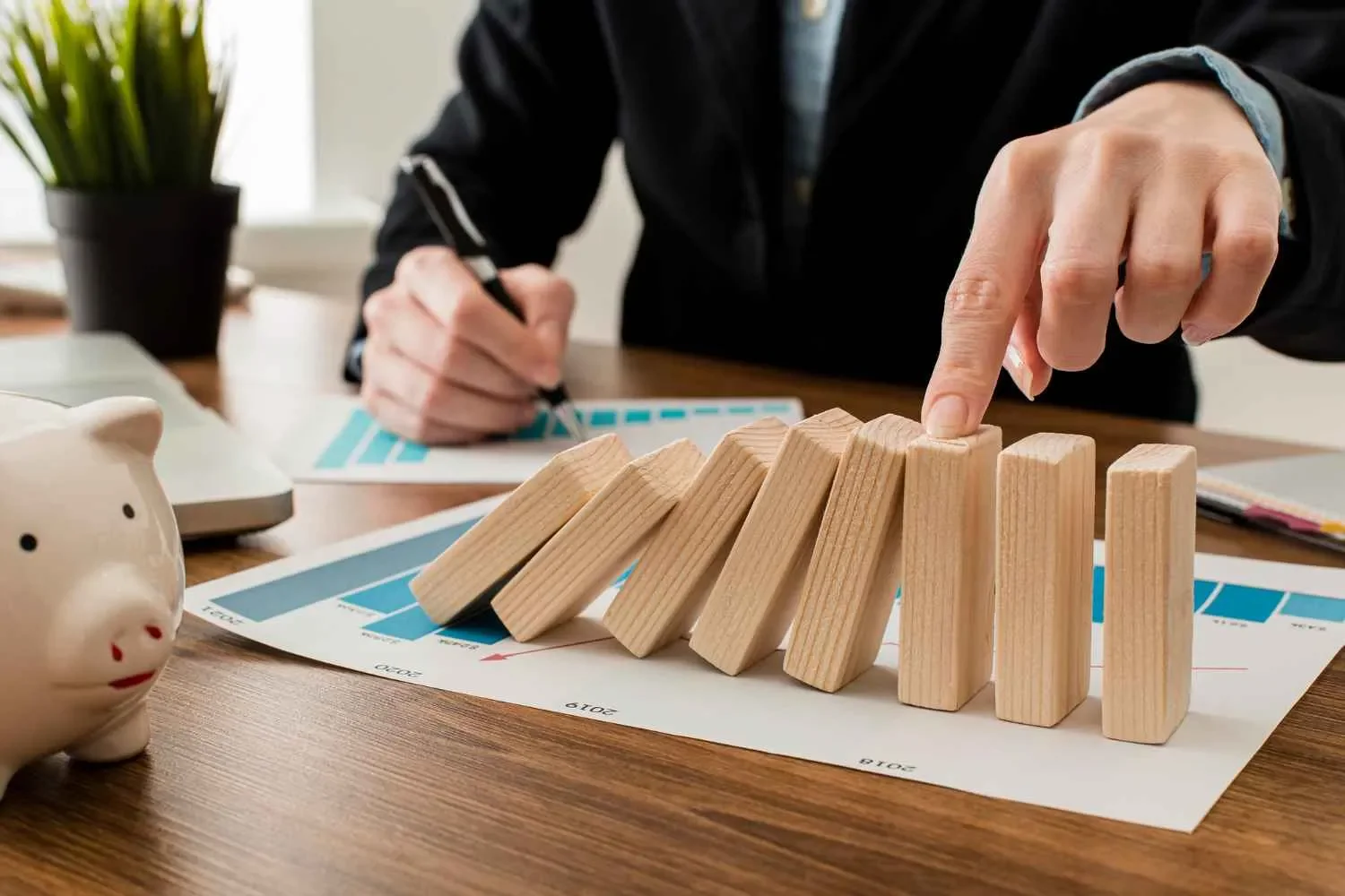 Integrating Technology and Leadership in Enterprise Risk Management Strategy