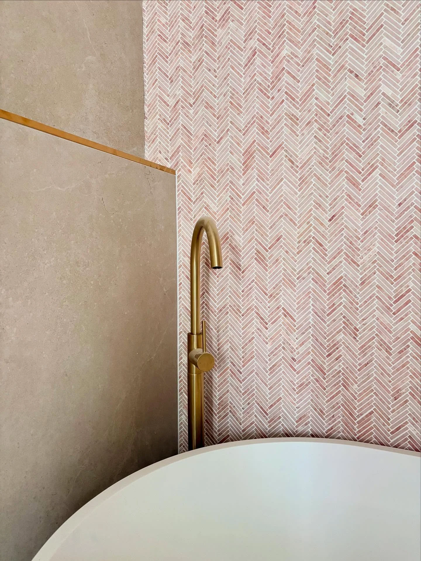 Sophistication is in the details.
From the precision of every tile to the warmth of brass accents, we craft spaces that exude timeless elegance and everyday luxury