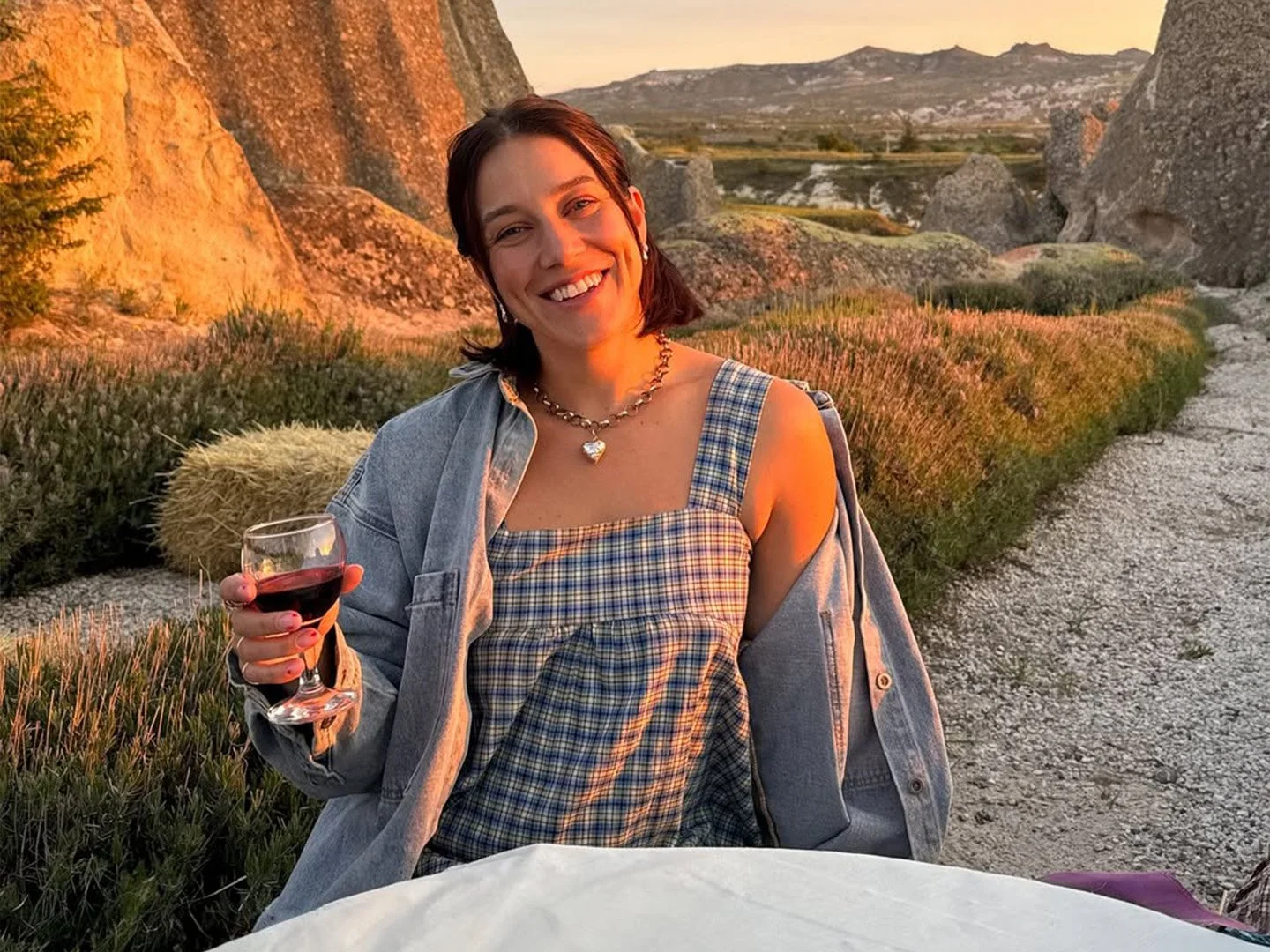 Danni Duncan photo with a wine