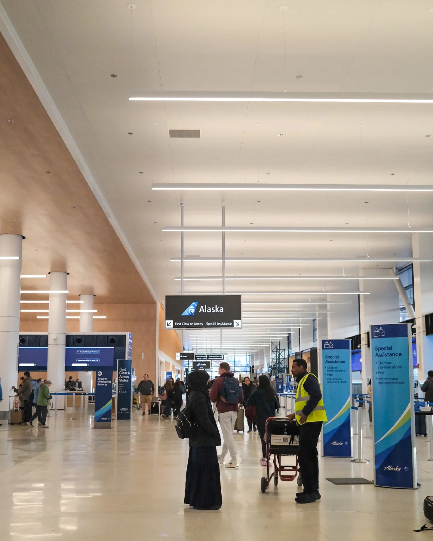 The "front door" to the Pacific Northwest just got a major upgrade. The SEA Gateway Project has transformed the North Terminal into a brighter, more intuitive journey for every traveler.

Reimagined ticketing halls flood the space with ligh