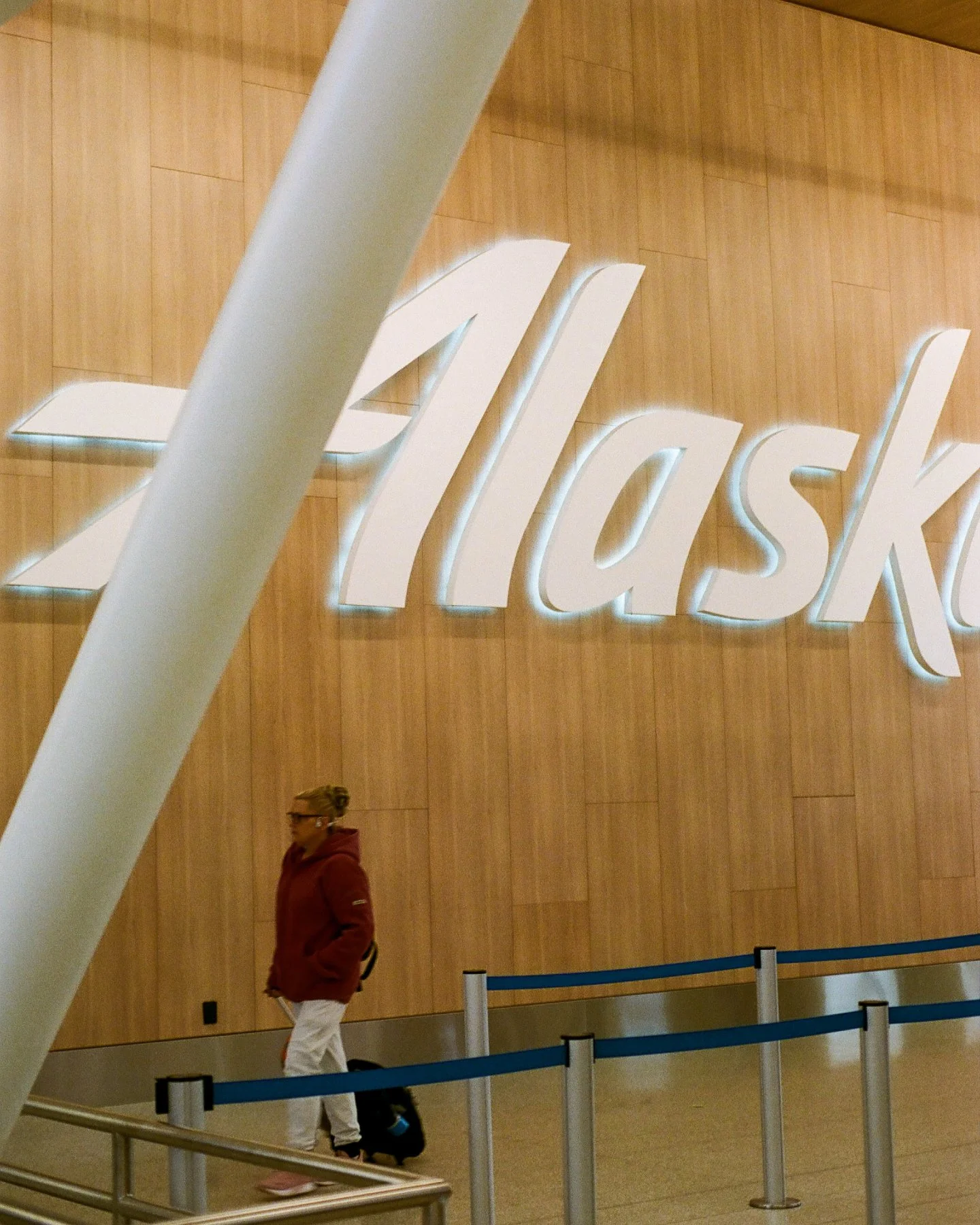 The weight of the modern airport experience is felt differently by everyone, and right now, that weight is undeniably heavy.

We believe light carries a civic responsibility. Our team designed this space to provide a moment of exhale for all who ente