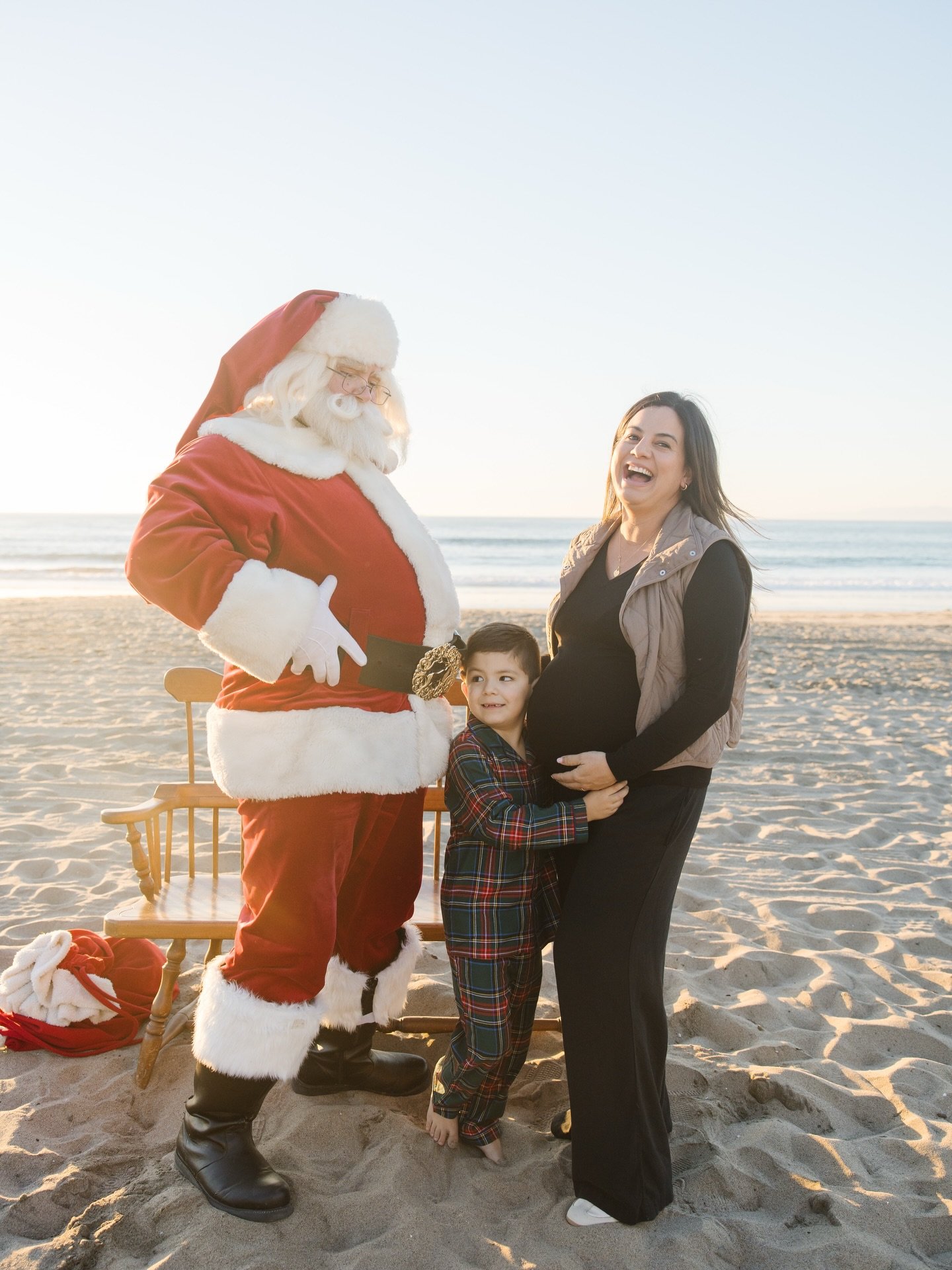 Dear Santa, they were very good this year! Happy holidays 🎅🏼