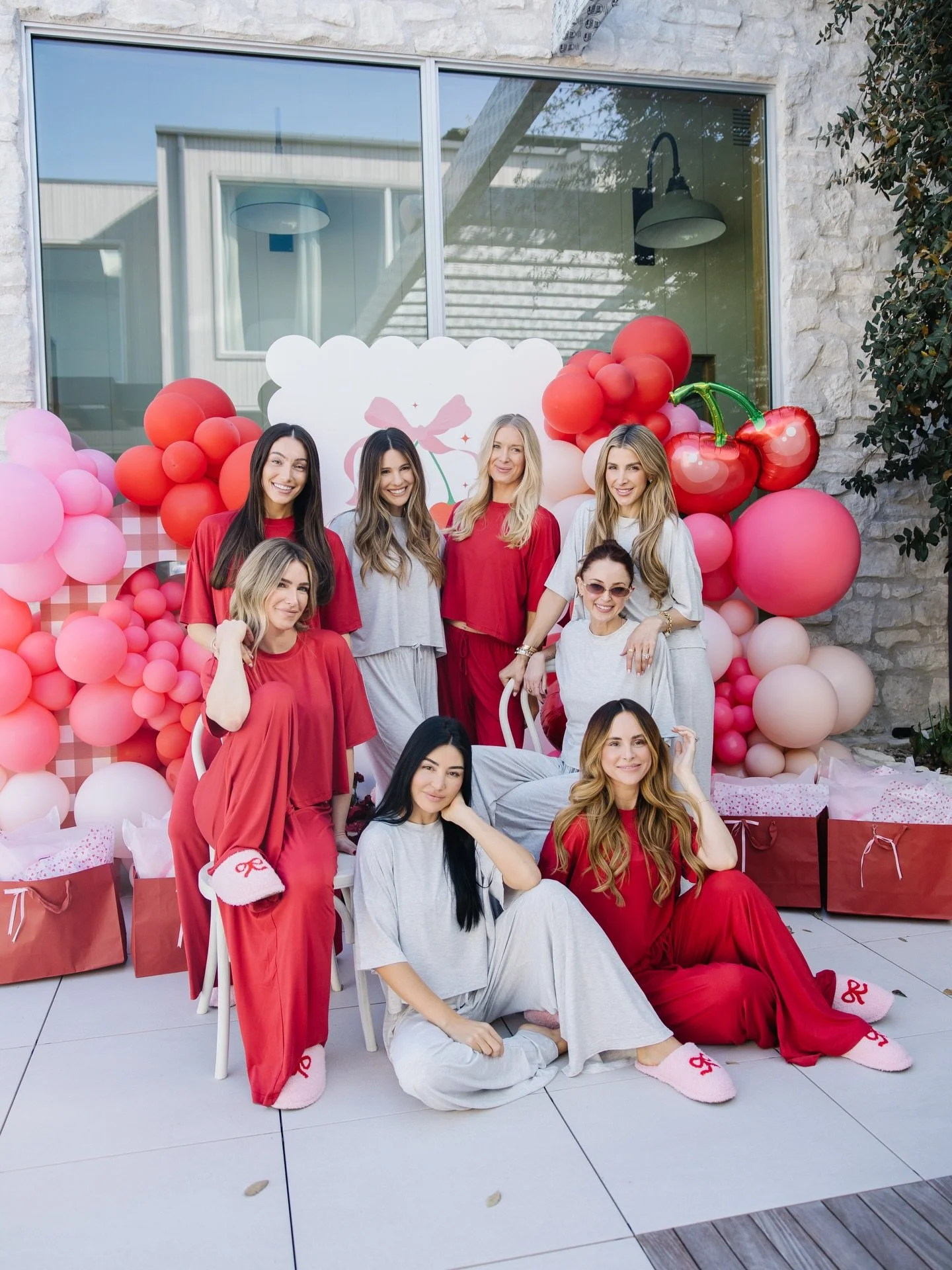 The most iconic and coziest Galentine&rsquo;s Day party 💕✨ Bows, rosy hues, sugar highs, and bestie energy all around 🩷🦋 The ultimate girls&rsquo; day in from the cutest host @christinebarraco!

All the fun girly vibes thanks to @oaktreeeventrenta