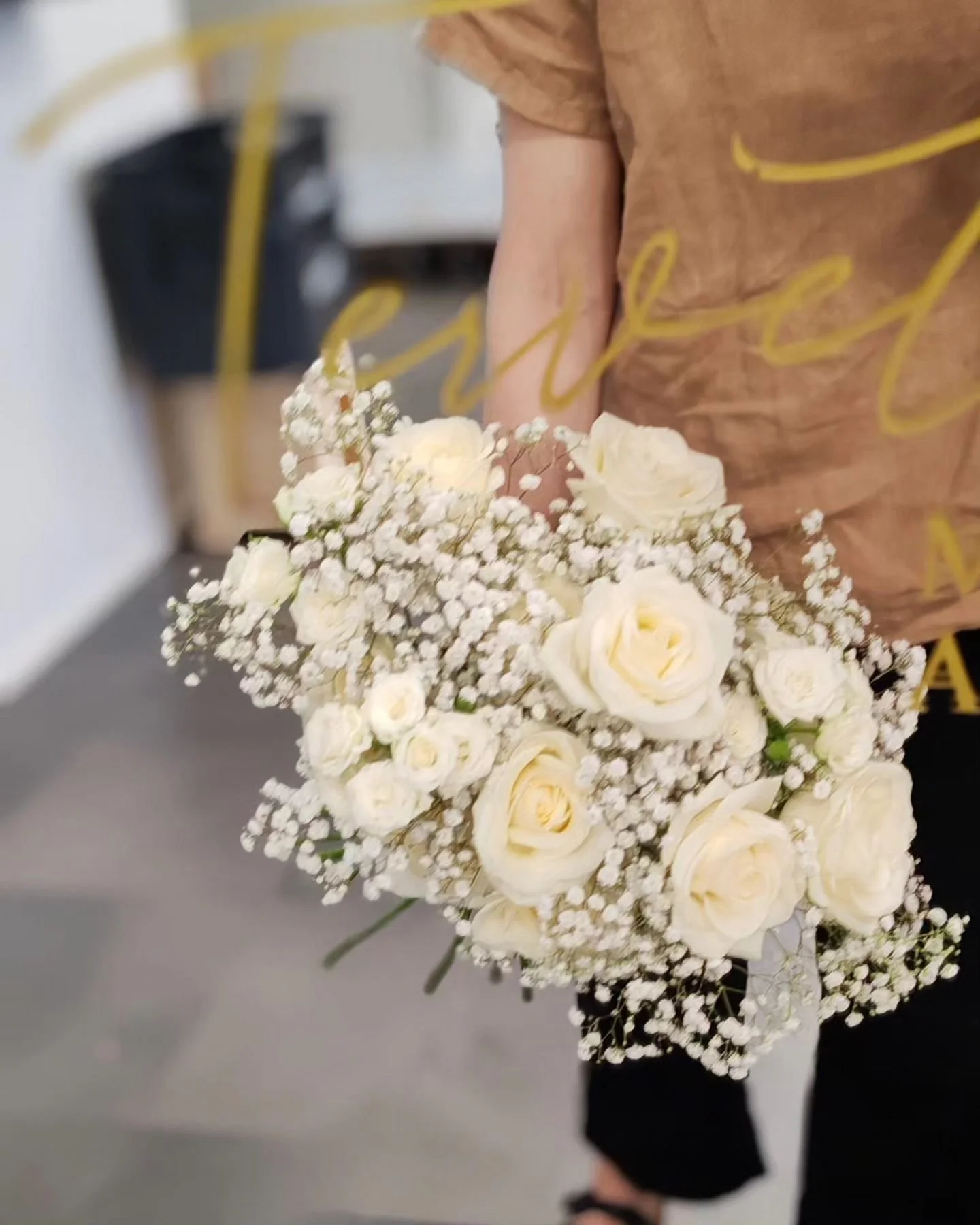 Kauniita hetki&auml;, joiden v&auml;liss&auml; vauhdikasta menoa. Muun muassa t&auml;st&auml; on koostunut kes&auml; -24. Olen saanut suunnitella ja toteuttaa&nbsp; kukkakokonaisuuksia, jotka todella tekev&auml;t t&auml;st&auml; ty&ouml;st&auml; miel