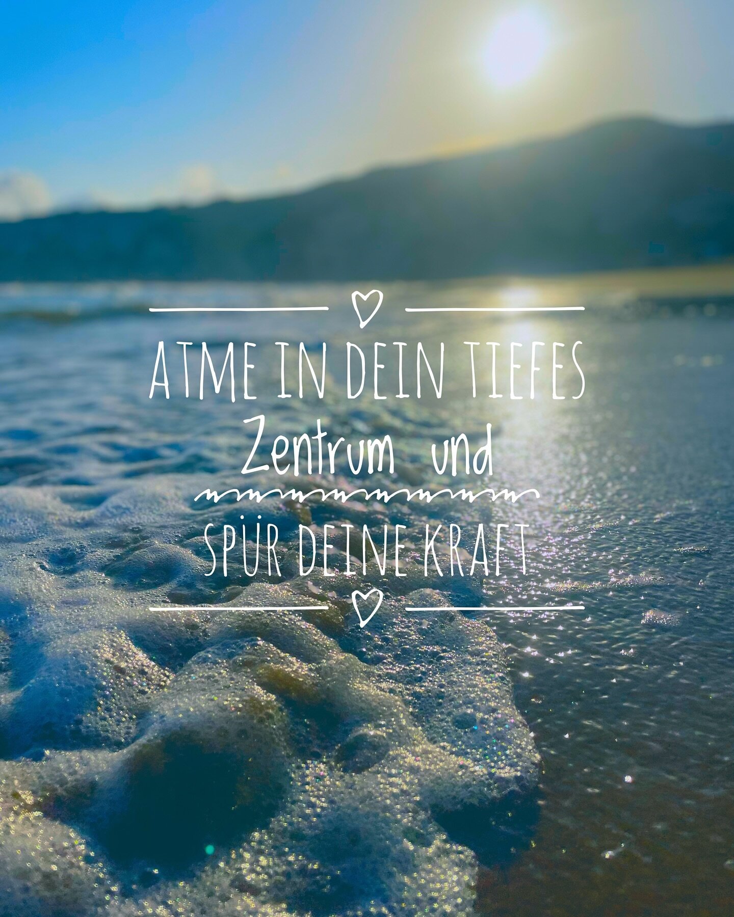 Finde deine #Mitte, dein dynamisches Zentrum, #Kraft die aus der #Ruhe immer f&uuml;r dich da ist. Statt permanent angespannt, #gelassen pr&auml;sent durch den Tag🧘🏼&zwj;♀️. Flow with me 💖🌟

#yogamitmarie #trainierevon&uuml;berall #einatmenausatm