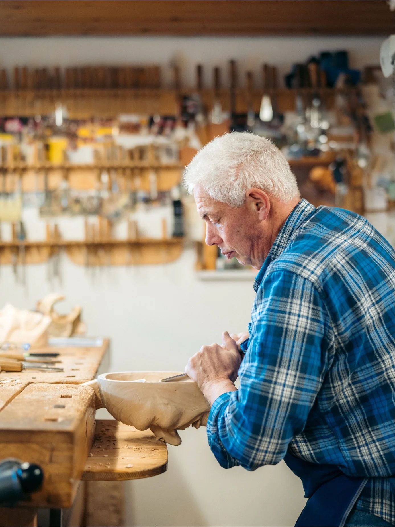Some stills from my time with Samuel Kammerer. 

Check out my previous post for the story!

📷 Sony A1/A7R3
📝 Translator @aligsjourney 

#sonya1 #storiesfromtheroad #germany #triberg #blackforest #visitgermany #germanytravel #woodsculpture #sonyalph