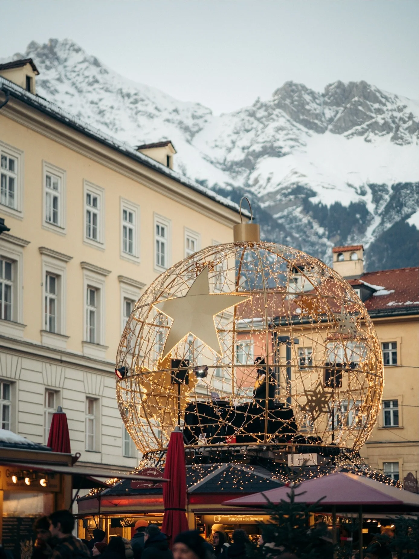 It&rsquo;s Christmas market season in Innsbruck! 🎄

Old Town and Market Square are open through Dec 23, and Maria Theresien Street runs until Jan 6, 2026.
If you&rsquo;re visiting soon, don&rsquo;t miss the lights on Maria Theresien&mdash;they&rsquo