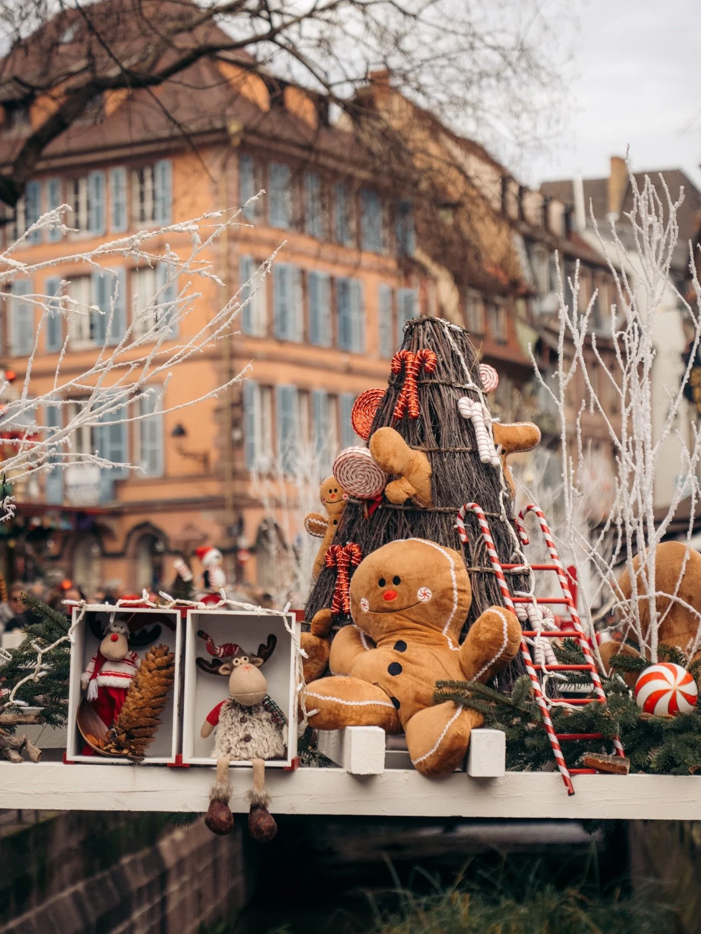 A girls&rsquo; day in Colmar for the Christmas markets. Warm weather, mulled wine, five markets, and the prettiest decorations.

🖊️ Pro tip: pick up your red festive mug at the pyramid (image 7). 

🎄The Colmar markets are open now until December 29