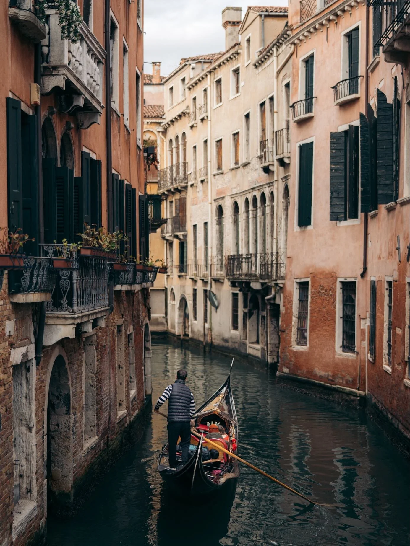 Venice postcards. Want the full itinerary? Grab it above!

#venice #veniceitaly #sonyalphafemale #visititaly #travelphotographer 

Venice Travel Guide, Venice, Italy