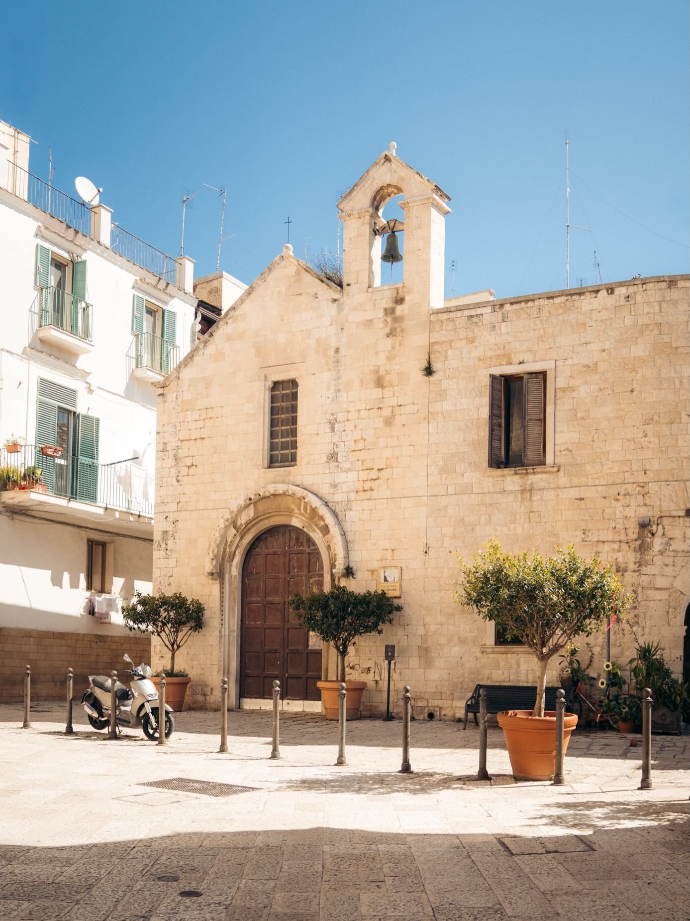 6.5 hours in Bari

🗺️ Explored the Old Town
🐙 Saw how calamari is made
🍝 Watched the nonas in action 
🍷Did a fabulous food tour that had so much great food and wine (Grab your discount on tours using ERINHENDRSN5 via the GetYourGuide App)

#bari 