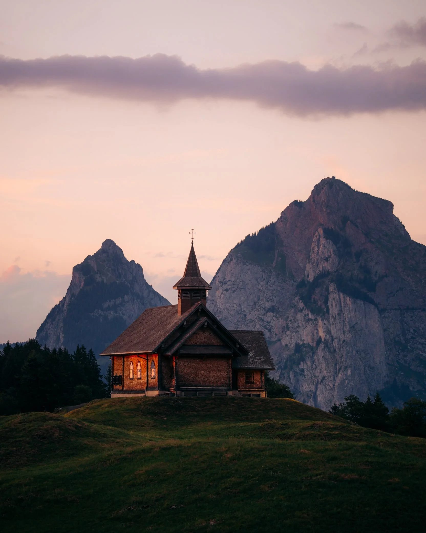 A few snaps from our overnight at Stoos Ridge. Nothing brings me more joy than watching our kids outdoors push themselves on longer and longer treks. It&rsquo;s not always easy, but it&rsquo;s worth it. 

Hike: Klingenstock-to-Fronalpstock
Accommodat