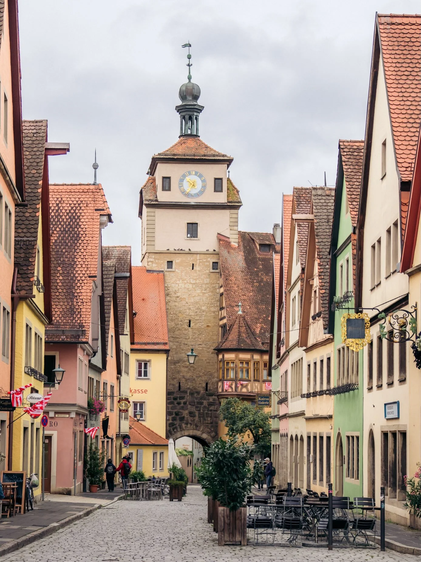 Counting down the days until this heat wave breaks and I can resume day trips to more charming German towns. Rothenburg ob der Tauber is always a favorite in every season. 

#rothenburg #rothenburgobdertauber #visitgermany #romanticroad #germanytrave