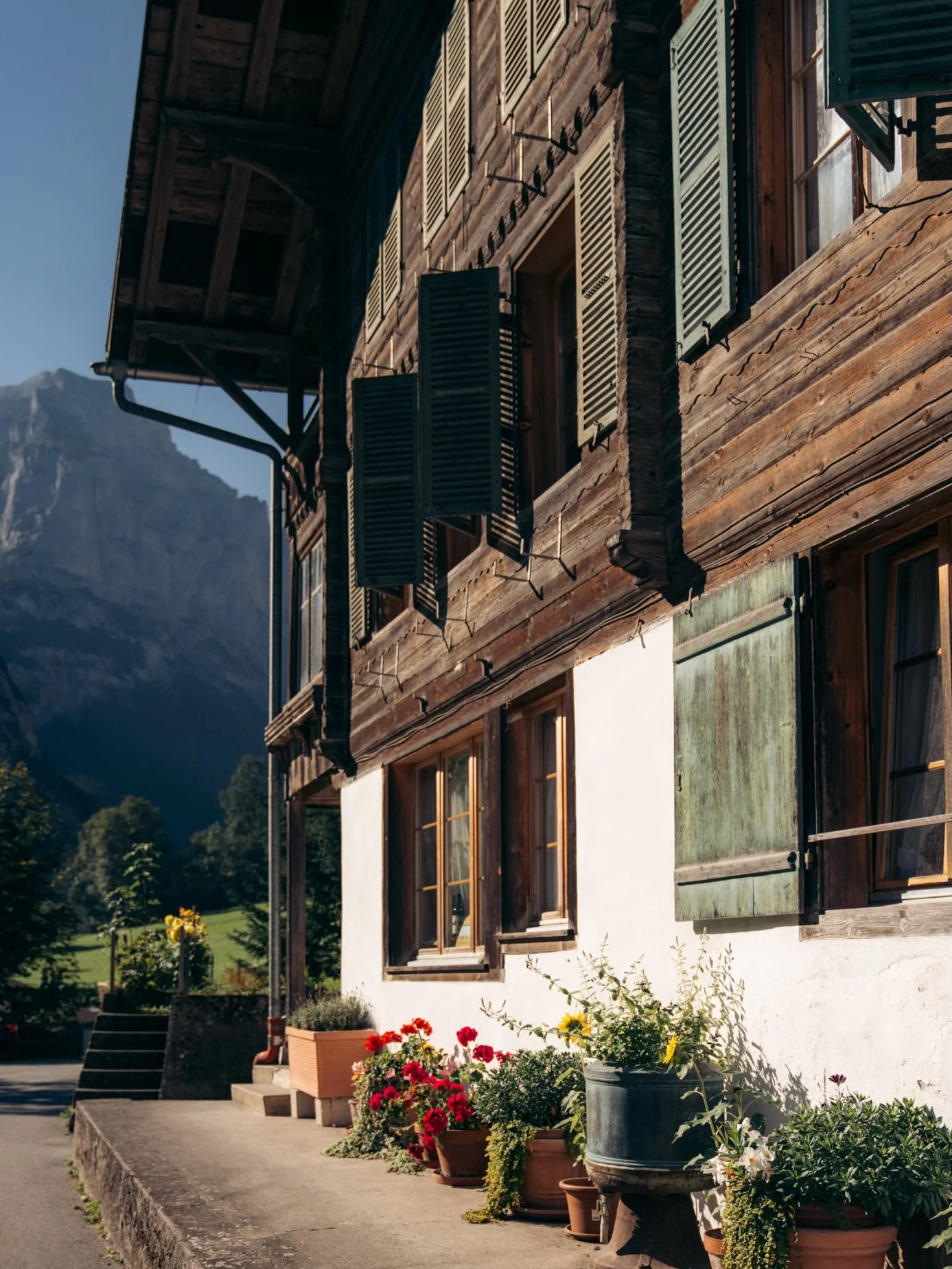 Looking forward to heading back to Switzerland soon. Some inspiration from Lauterbrunnen, Interlaken and Lucerne, a great long weekend trip from Stuttgart.

#lauterbrunnen #lucerne #visitswitzerland #lauterbrunnen🇨🇭 #sonyalpha 

Lauterbrunnen, Luce