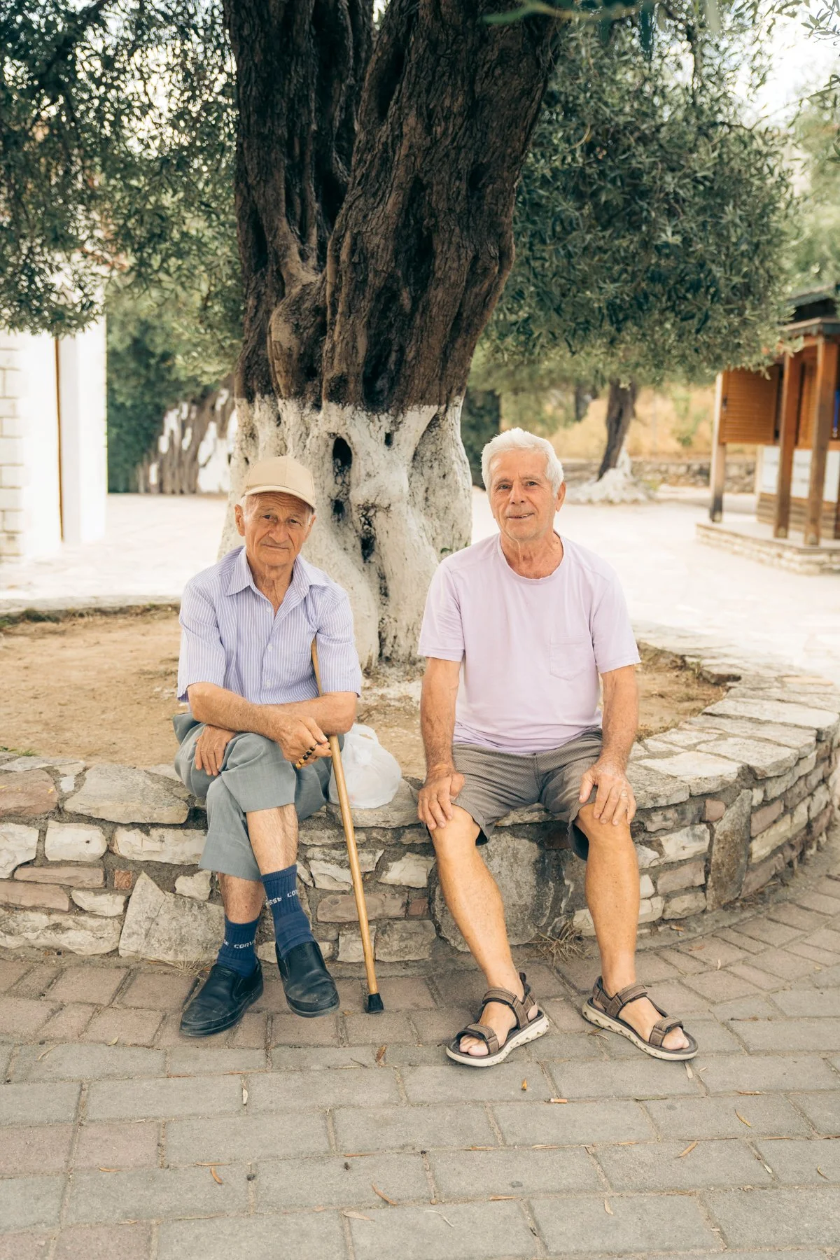 himare-locals-front-of-himare-castle.jpg