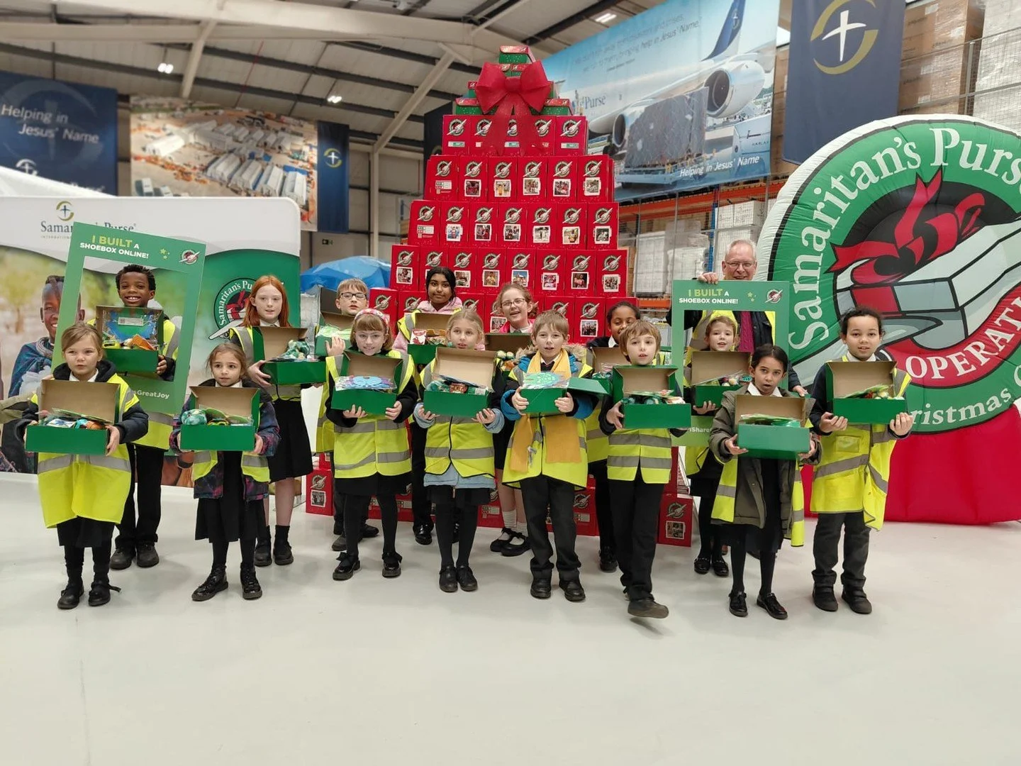 Today, some of our Primary Children had the privilege of visiting the @SamaritansPurse Packing Centre. As one of only 5 schools to visit them this year we are feeling very blessed. 

The visit included time in the boardroom and learning about the mak