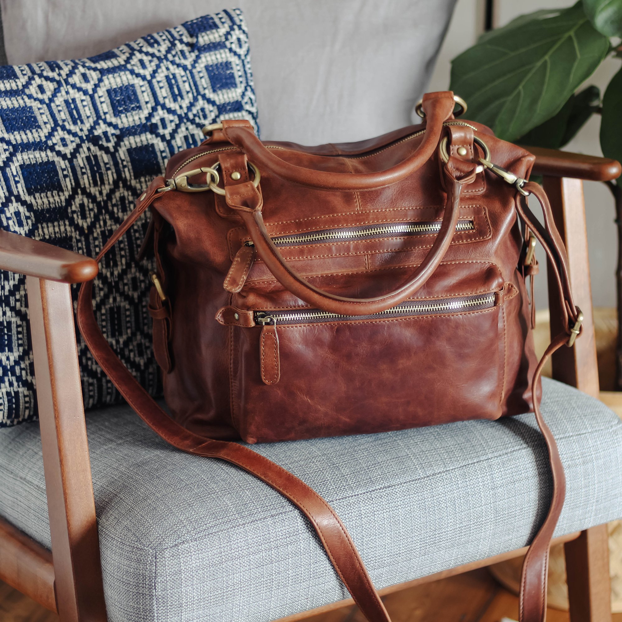 Hampton-leather-handbag-lifestyle.jpg