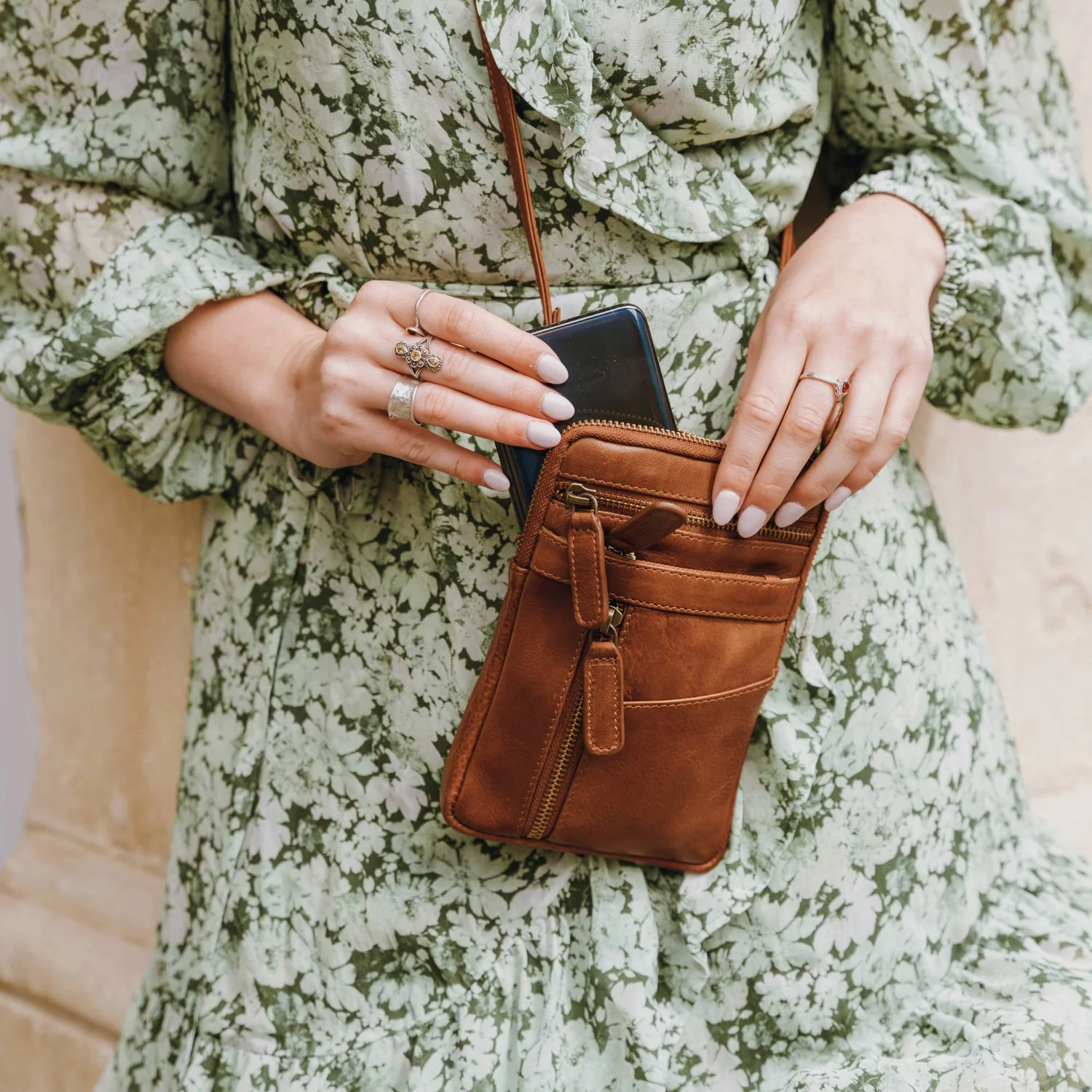 image.title The Essential Smartphone Crossbody