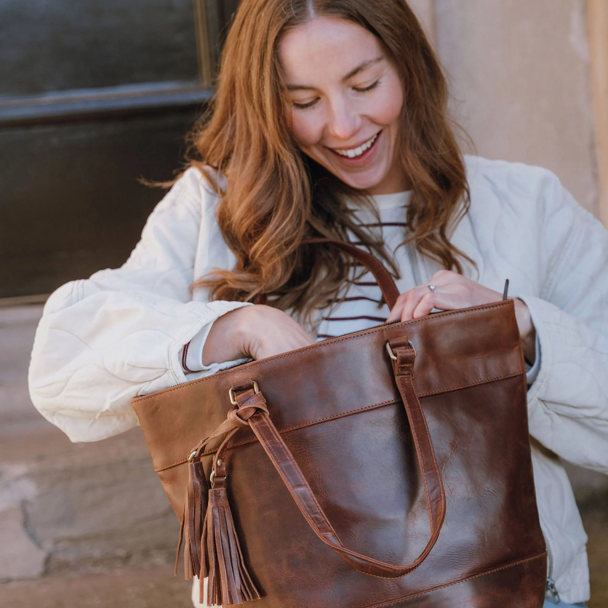 Harlow-large-leather-tote-bag-brown-model (6).jpg