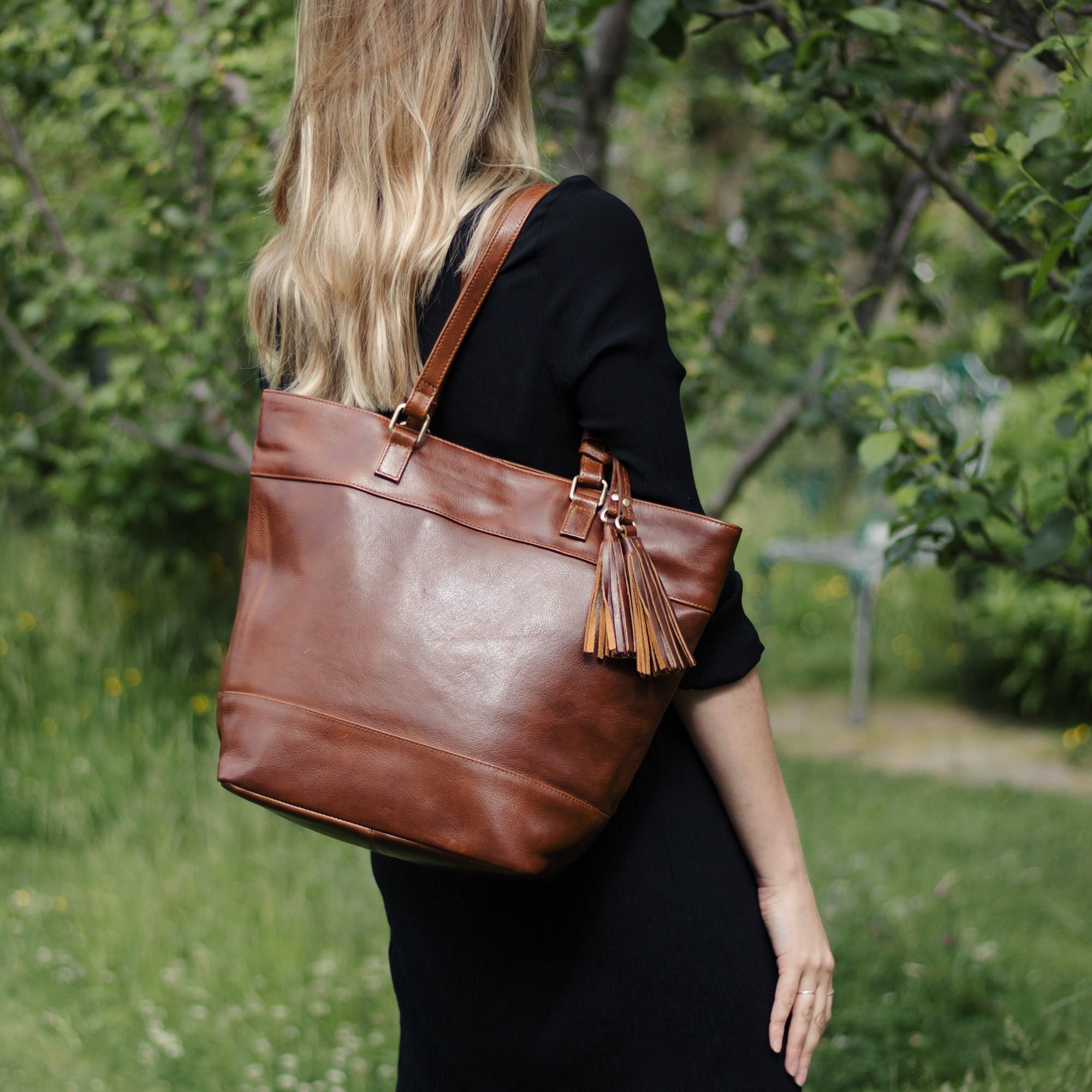 Harlow-Leather-Tote-Bag-Tan-model.jpg