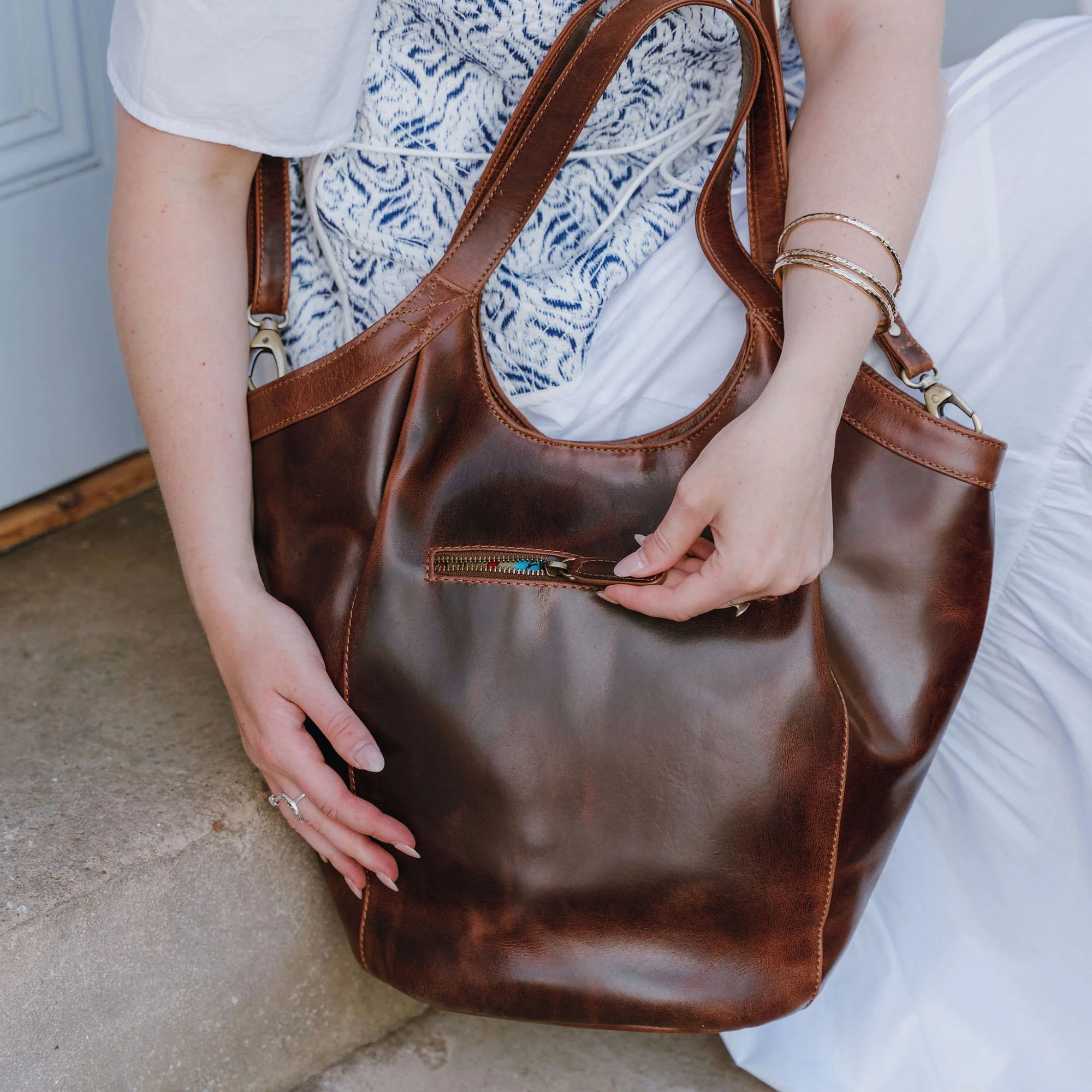Portobello-brown-leather-tote-bag-model-2.jpg