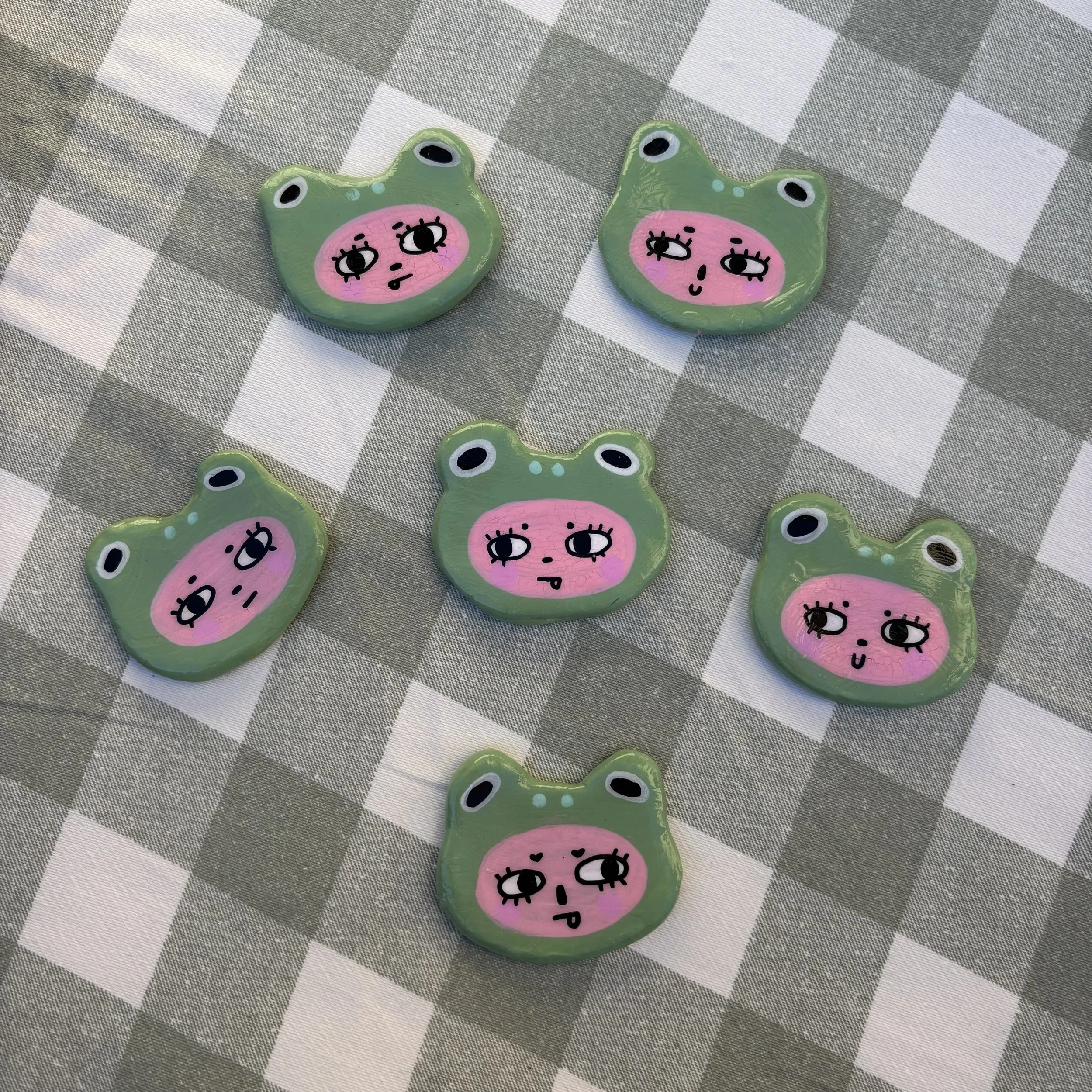 cheeky froggy magnet